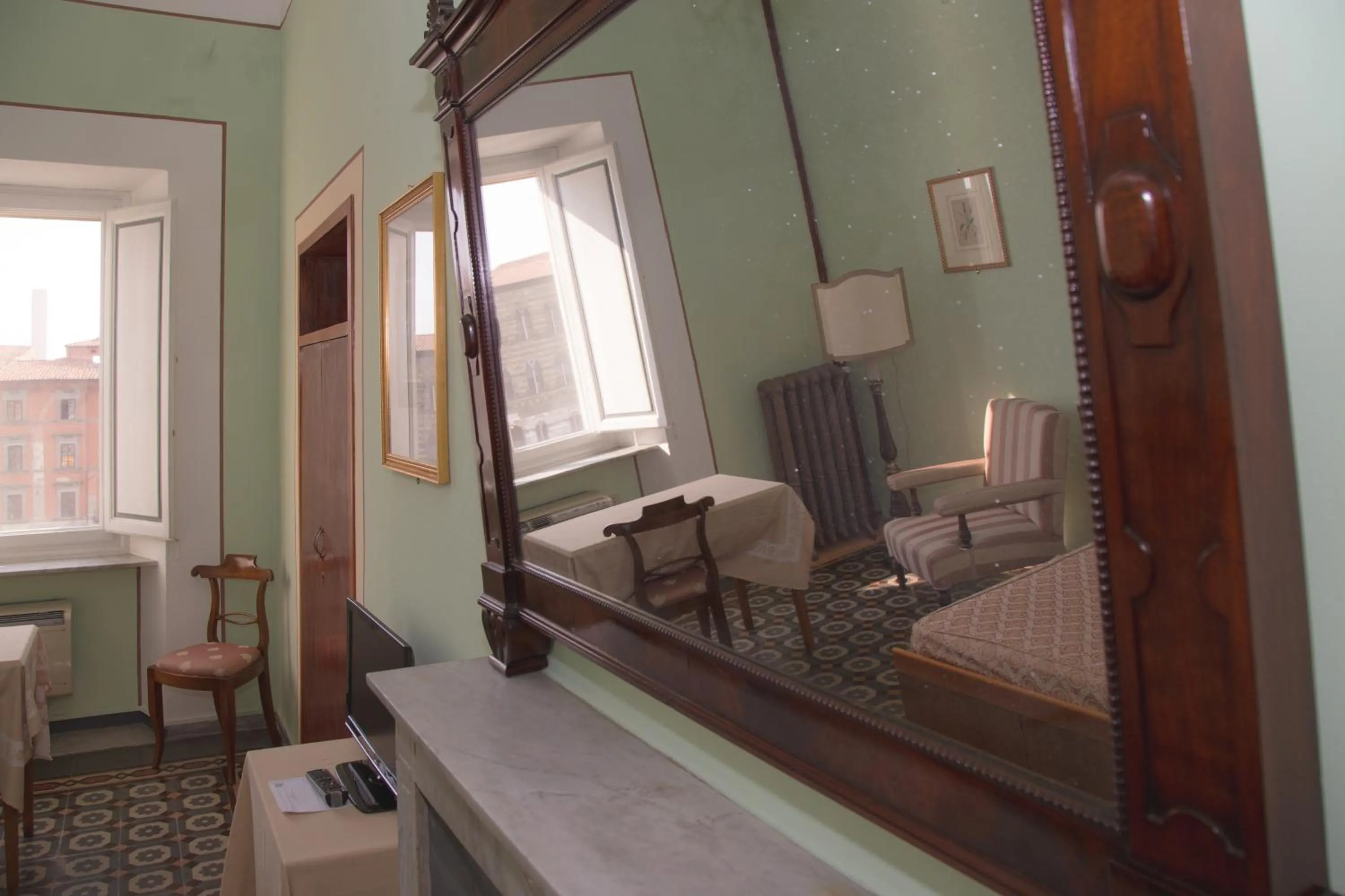 Bedroom, Bed in Royal Victoria Hotel