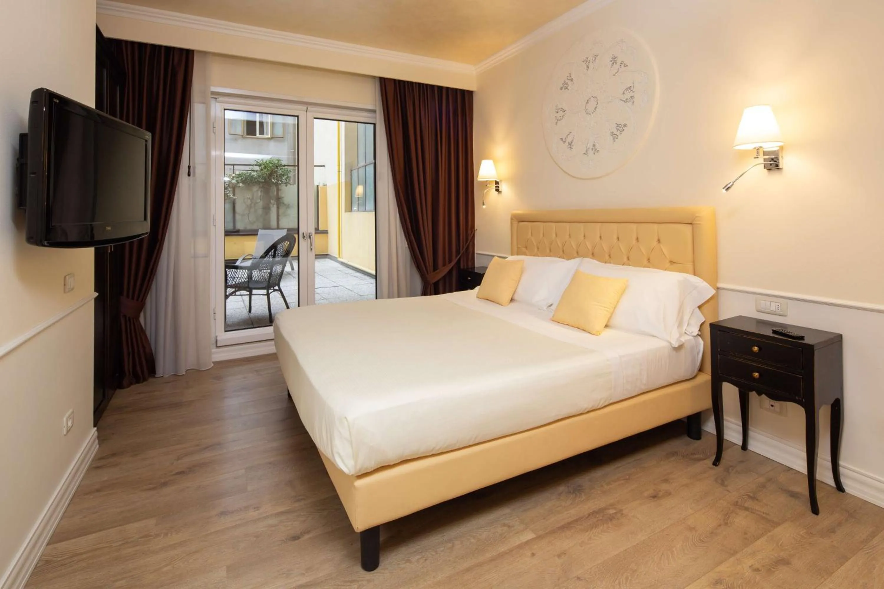 Balcony/Terrace, Bed in Hotel Patavium