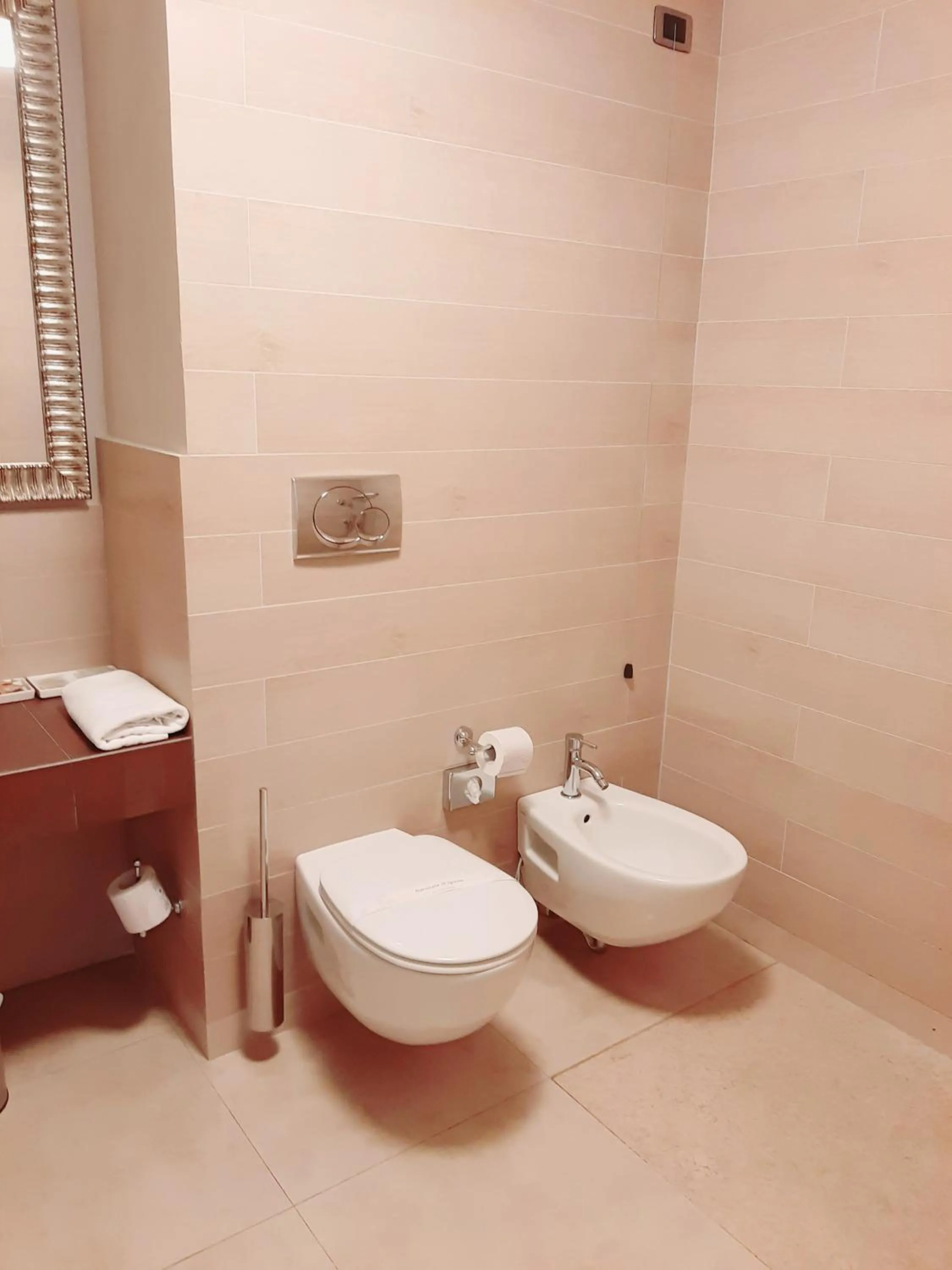 Toilet in Hotel Patavium