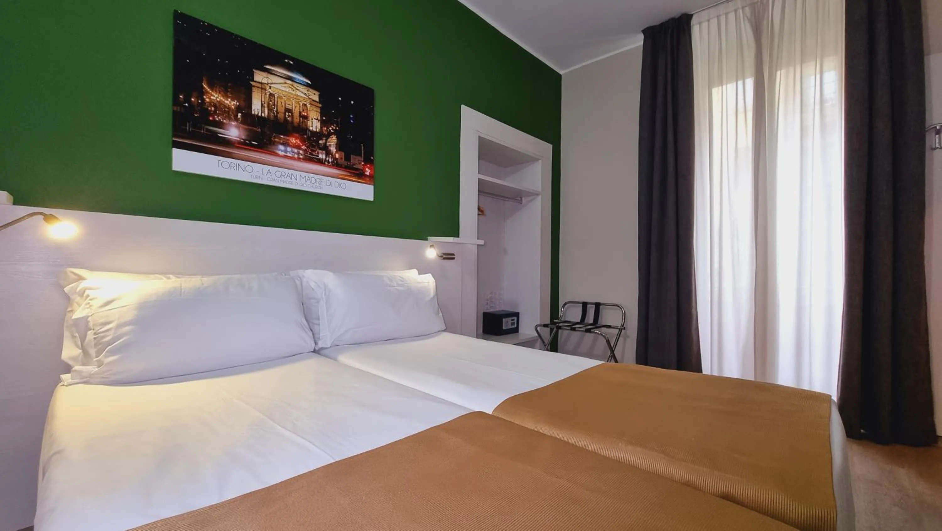 Bed in Hotel Astoria