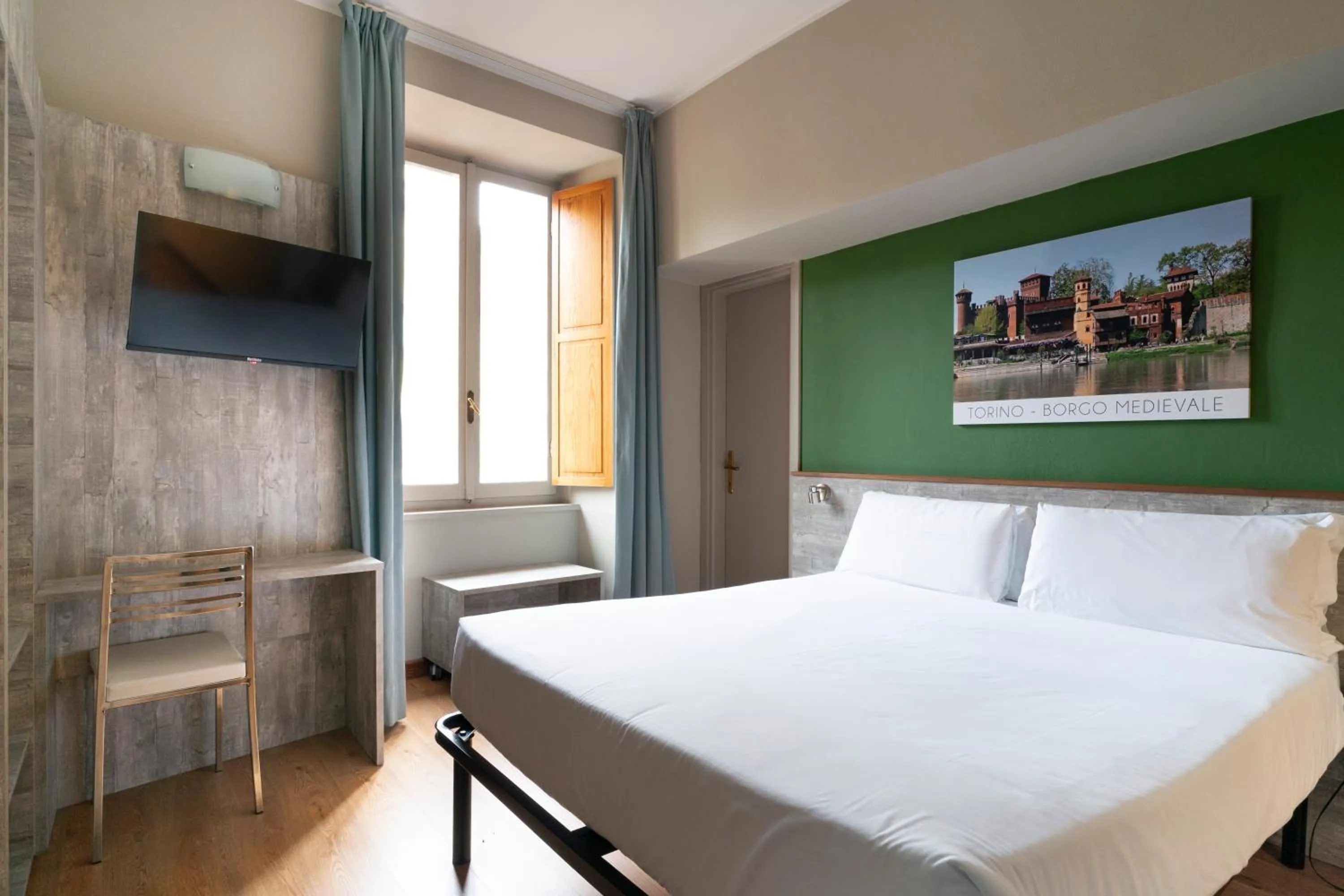 Bed in Hotel Astoria