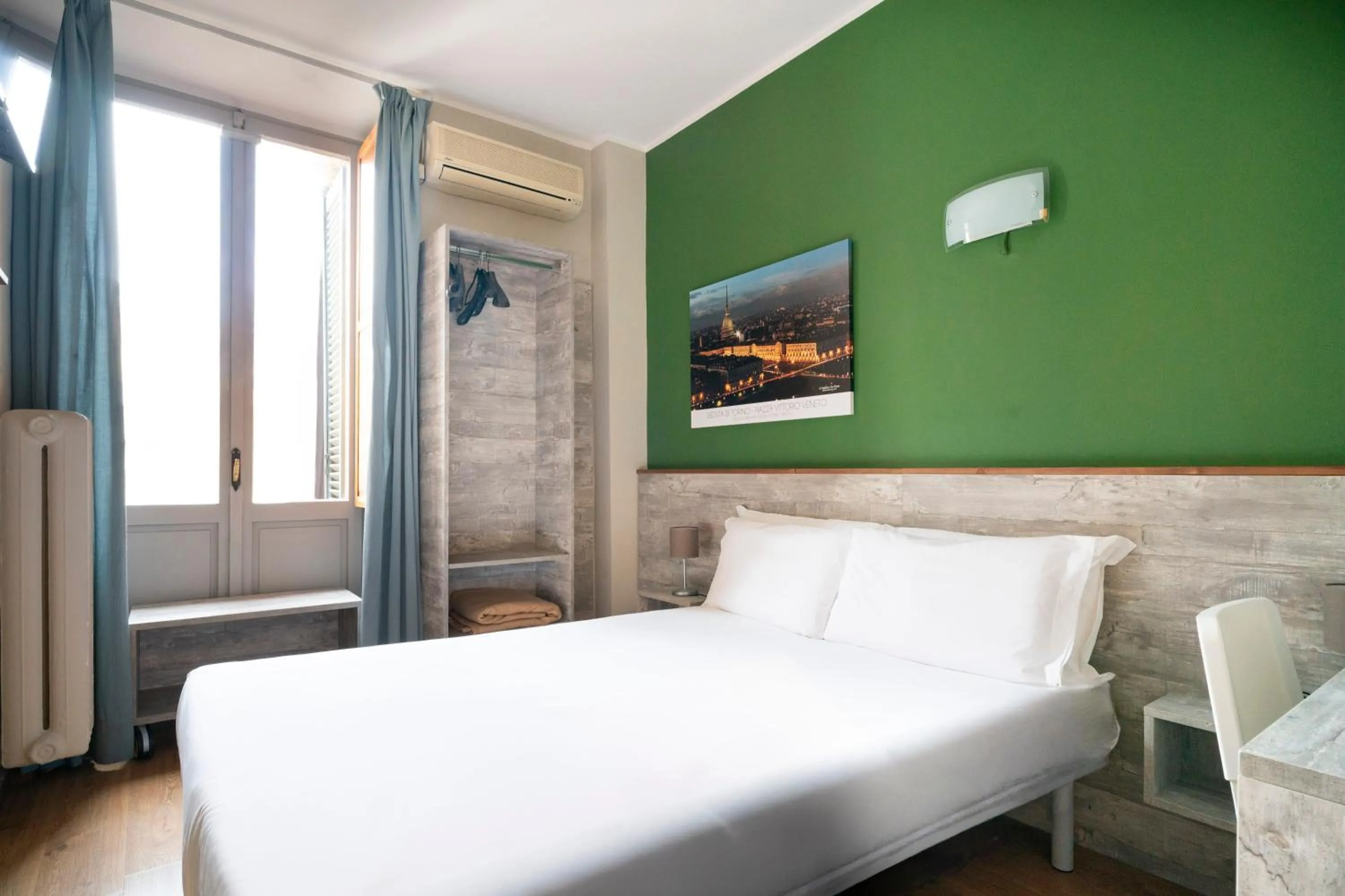 Bed in Hotel Astoria