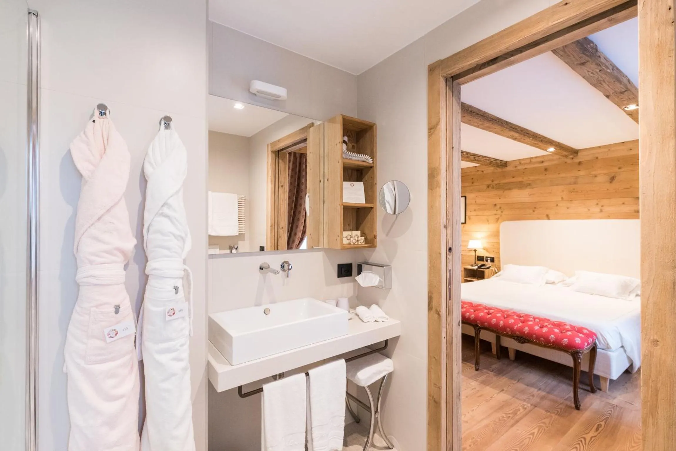 Bed in Auberge de La Maison