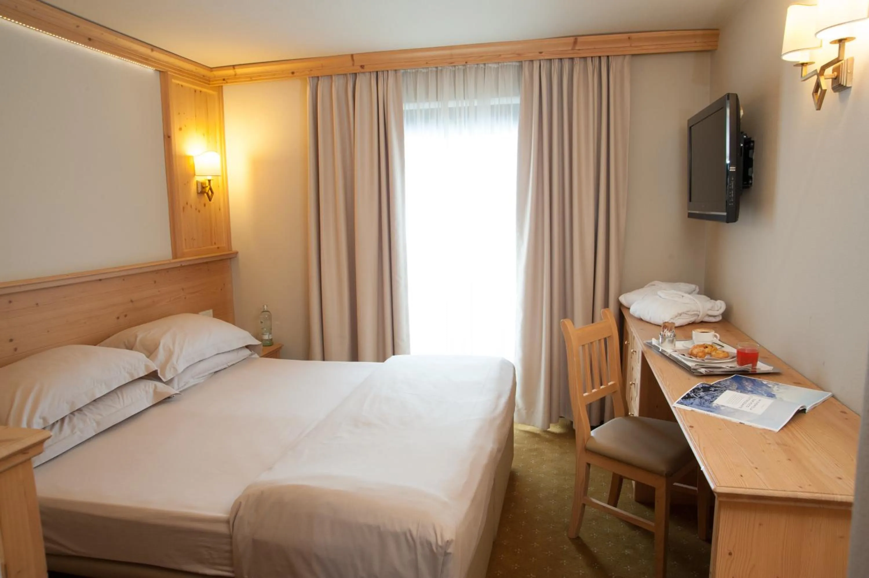 Bedroom, Bed in Alexander Charme Hotel