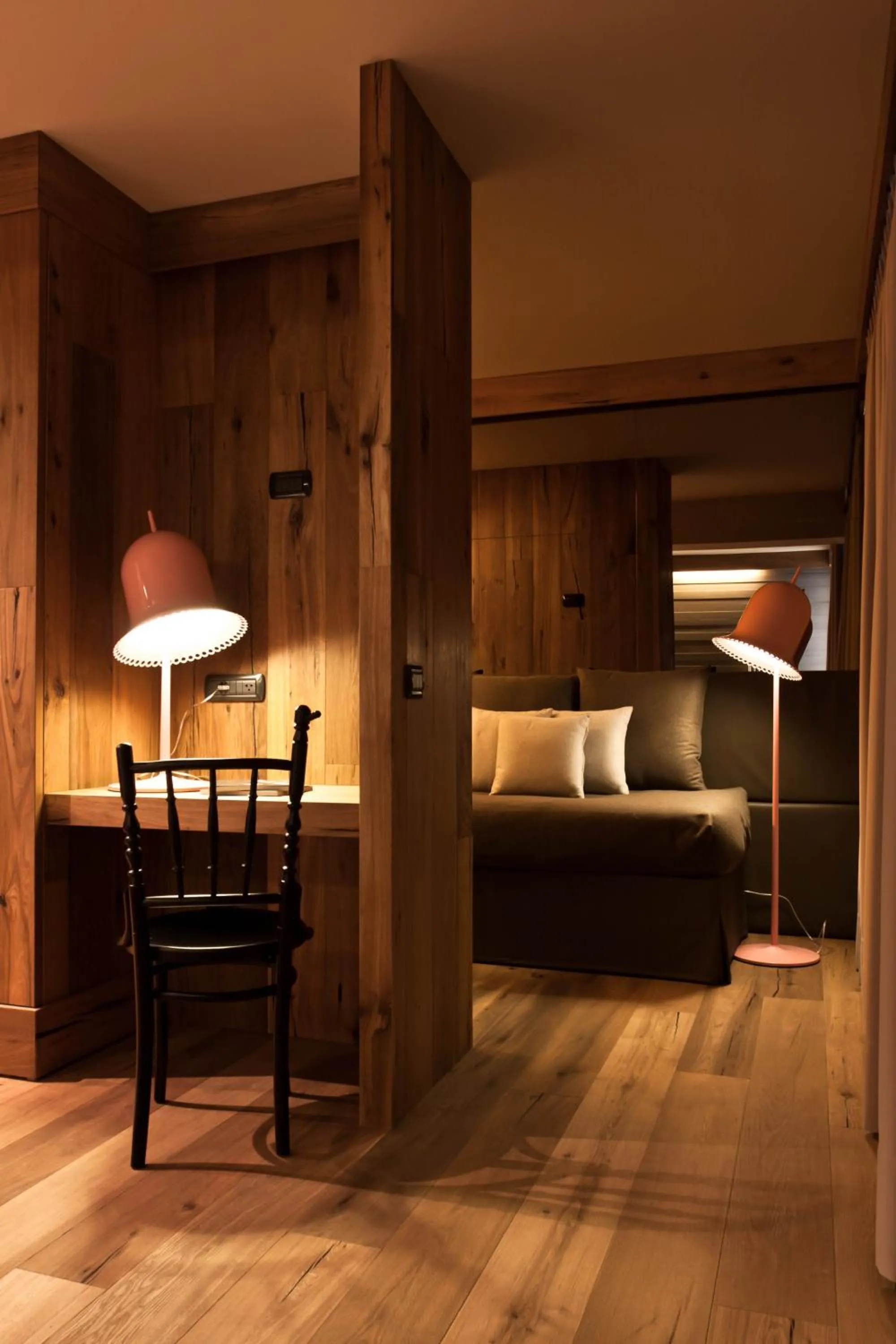 Photo of the whole room, Bed in Alexander Charme Hotel