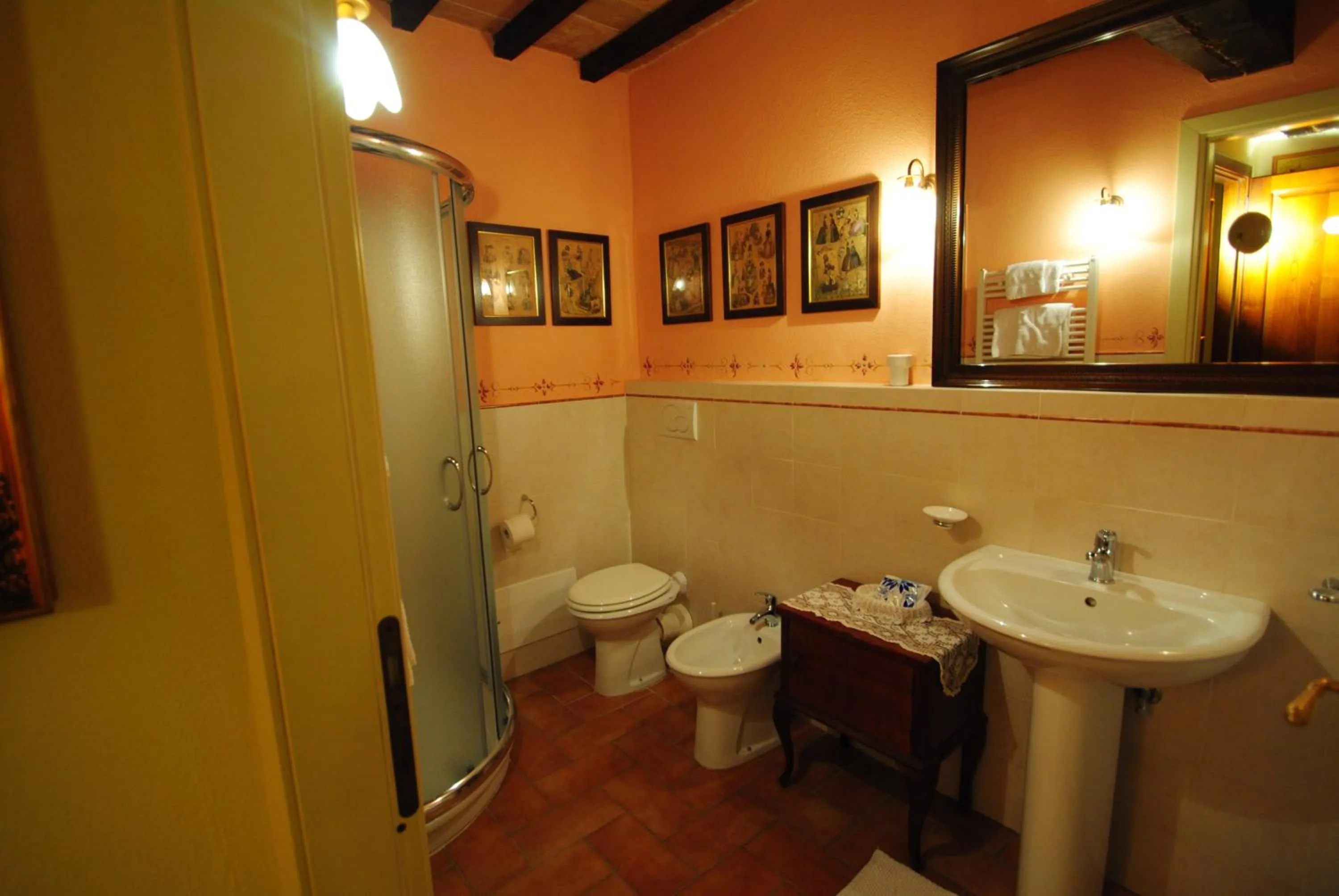 Bathroom in Torre Sangiovanni Albergo e Ristorante da Rosary