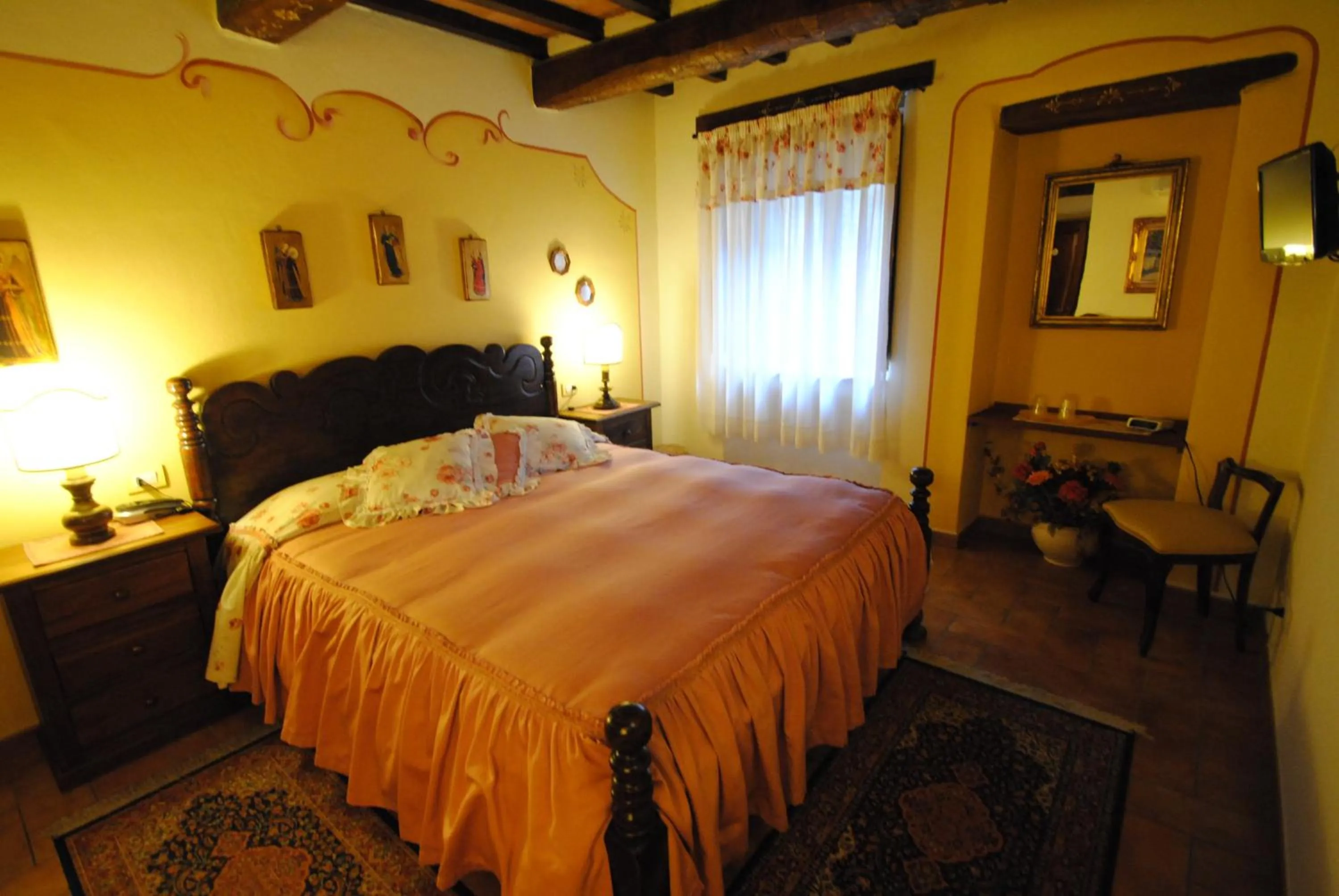 Photo of the whole room, Bed in Torre Sangiovanni Albergo e Ristorante da Rosary
