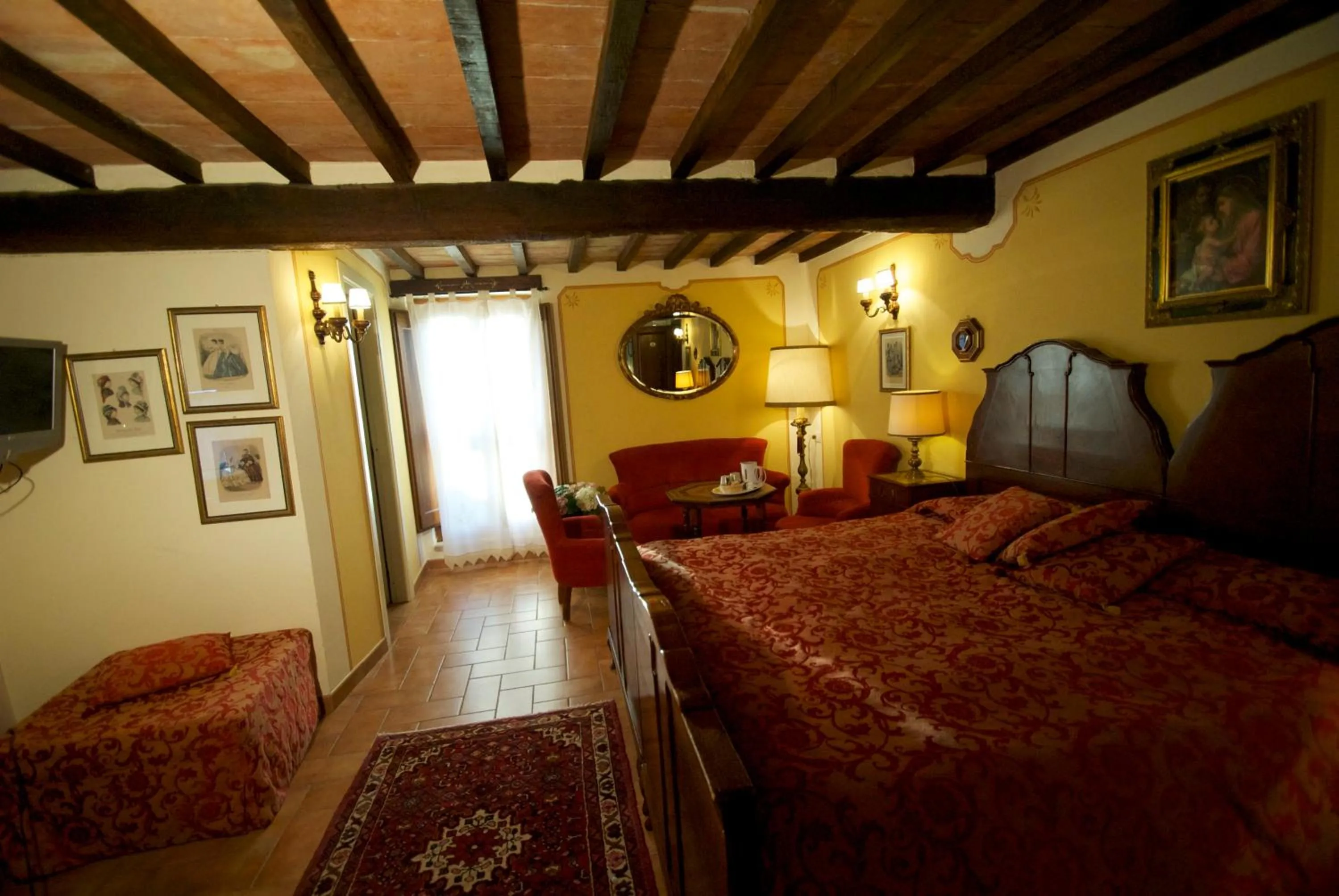 Photo of the whole room, Bed in Torre Sangiovanni Albergo e Ristorante da Rosary
