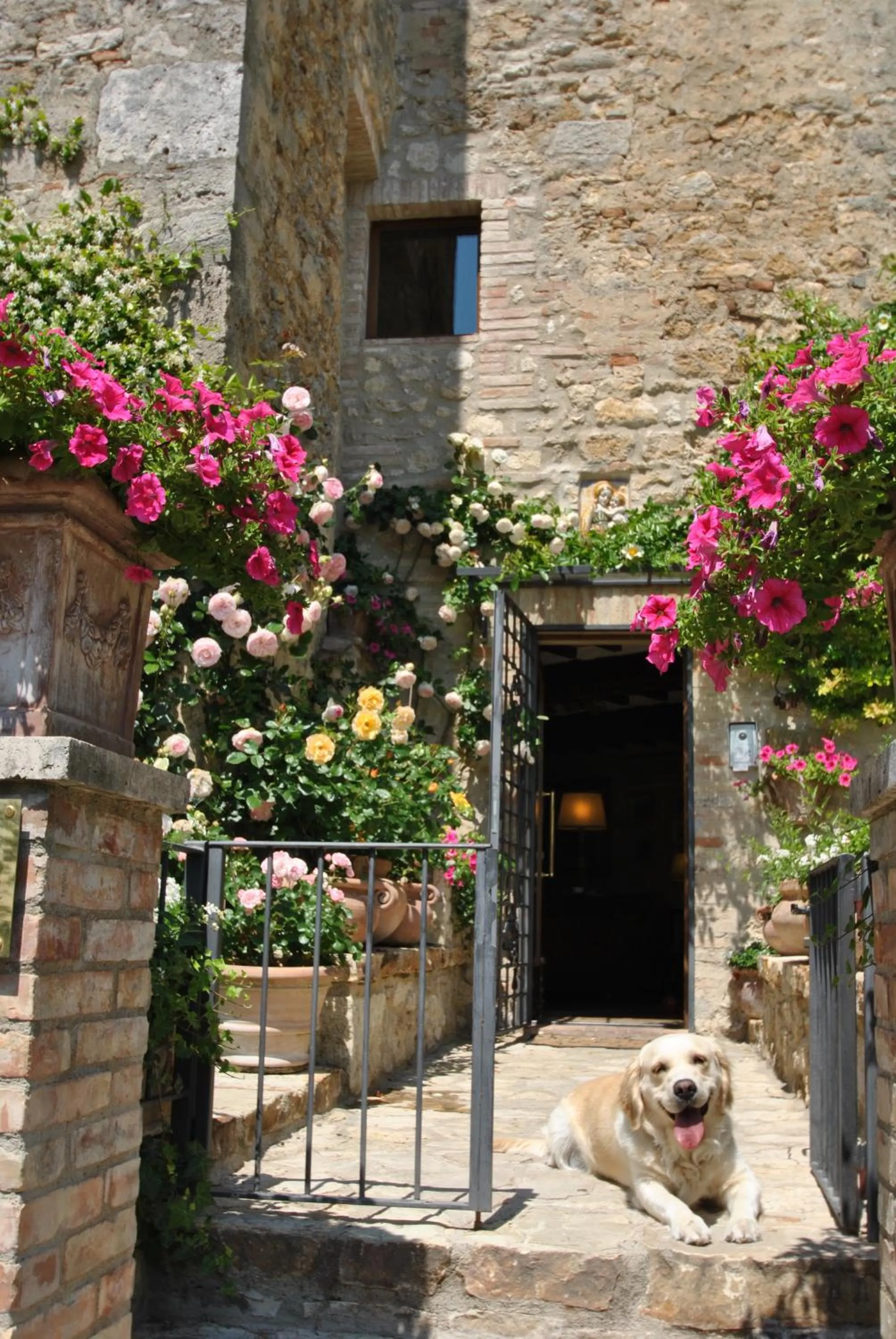 Facade/entrance in Torre Sangiovanni Albergo e Ristorante da Rosary
