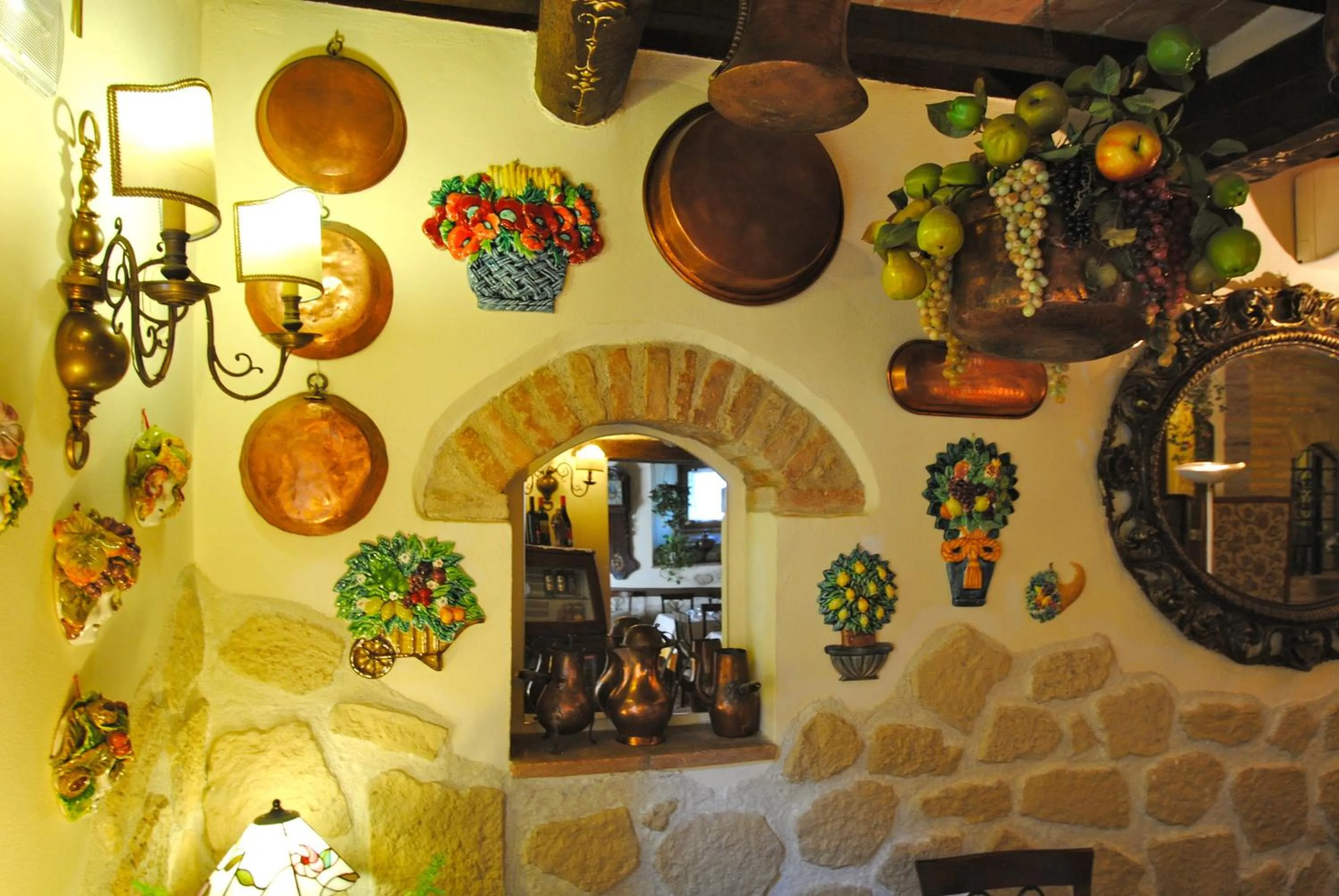 Decorative detail in Torre Sangiovanni Albergo e Ristorante da Rosary