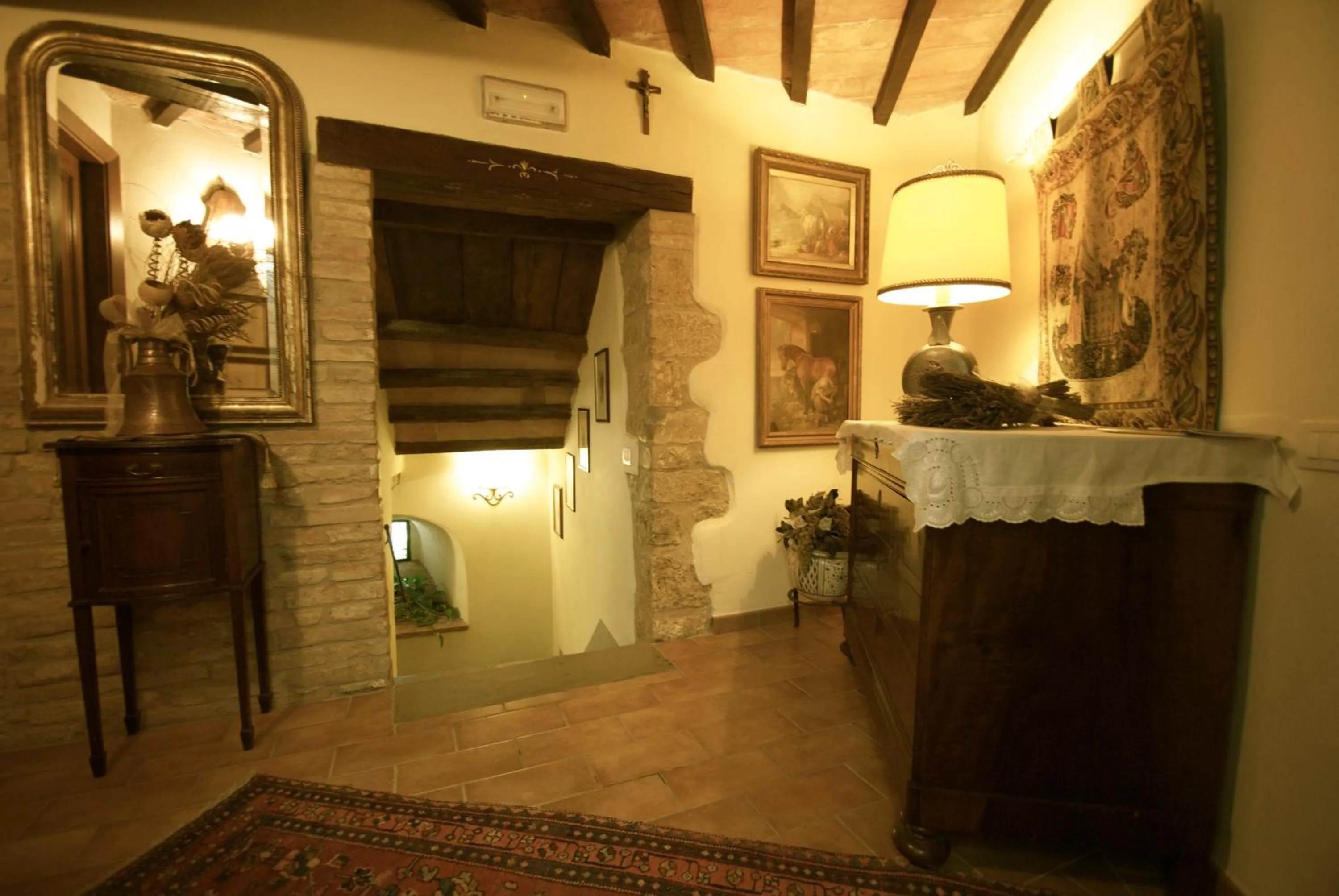 Decorative detail in Torre Sangiovanni Albergo e Ristorante da Rosary