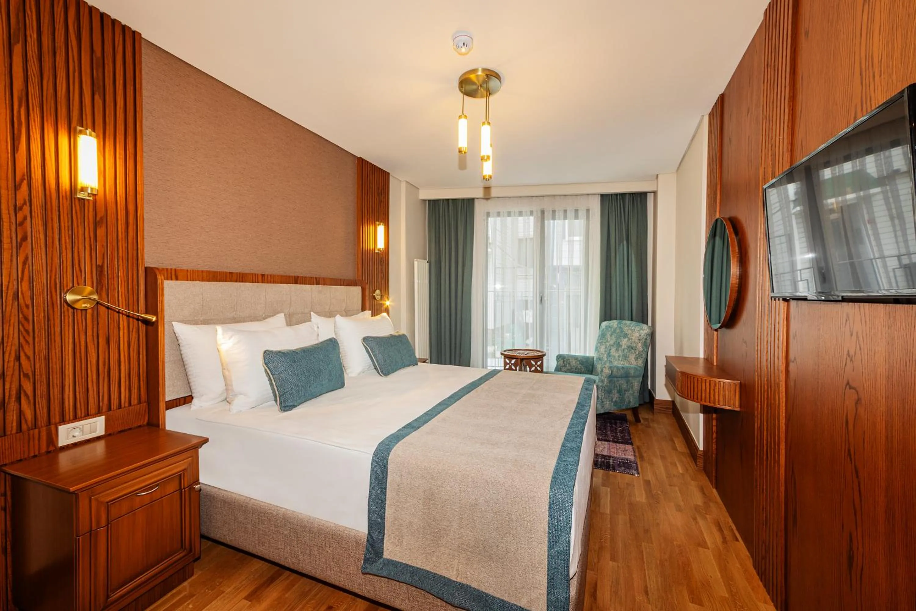 Photo of the whole room, Bed in Triton Hotel