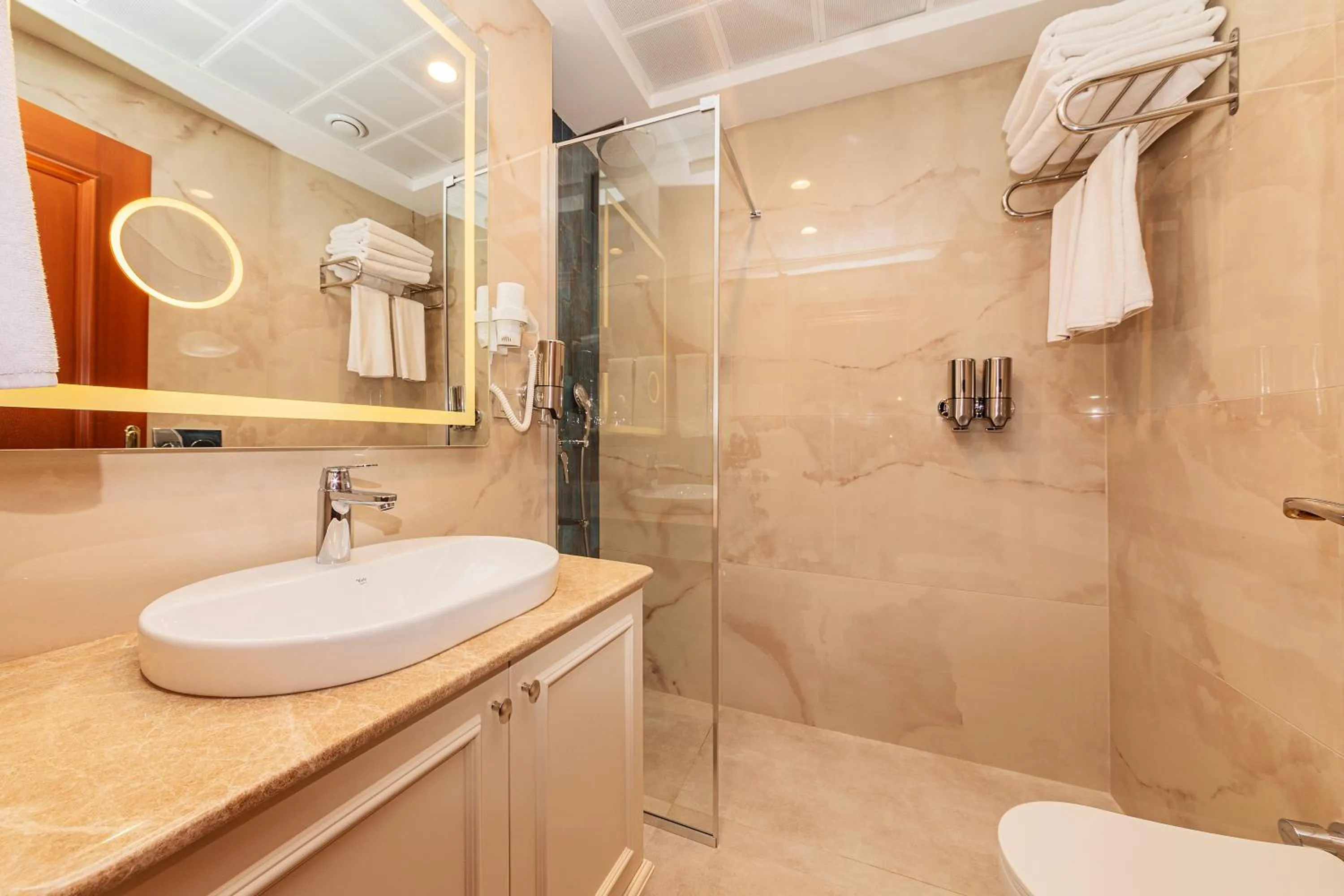 Shower in Triton Hotel