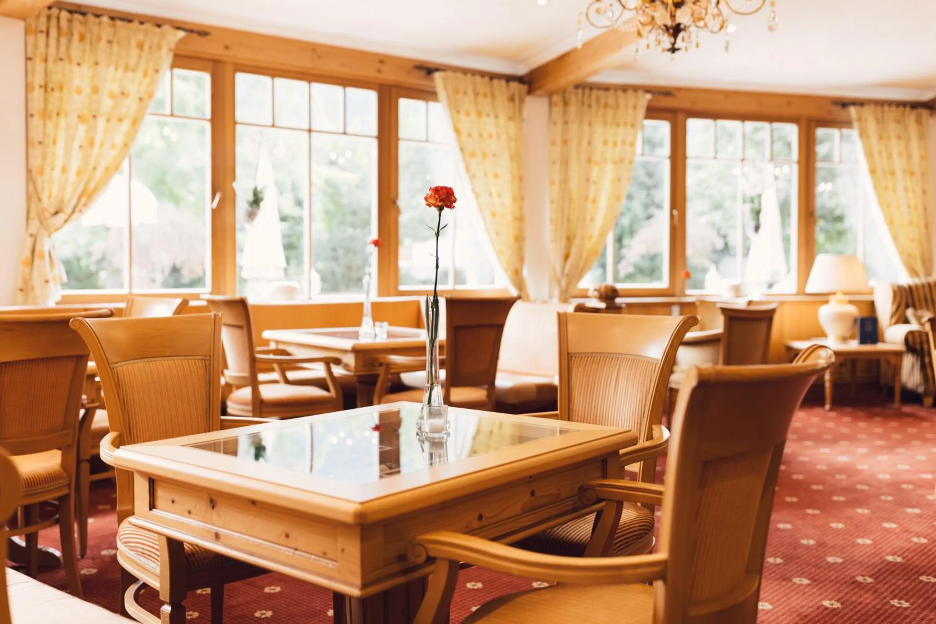 Restaurant/places to eat in Alpenpalace Luxury Hideaway & Spa Retreat
