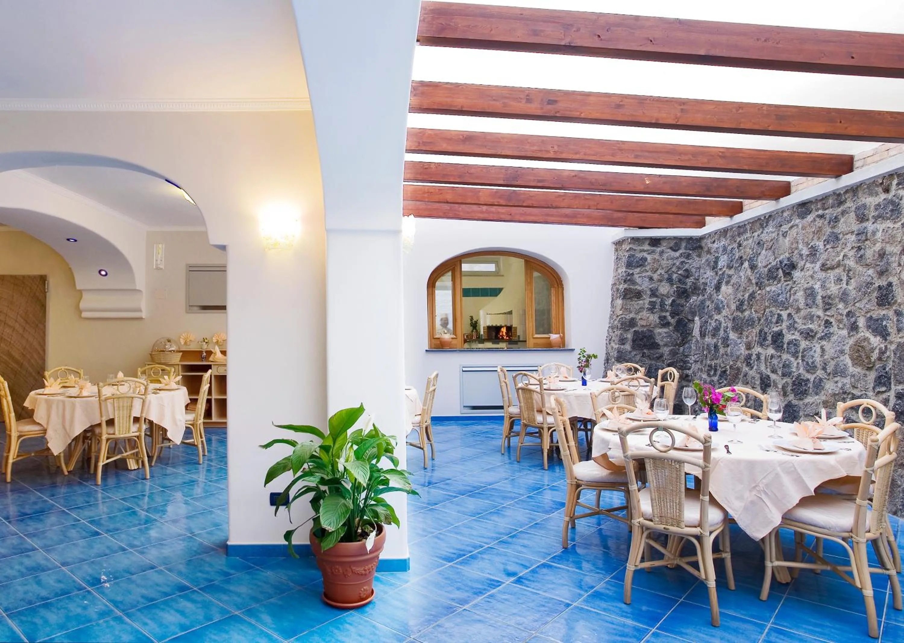 Restaurant/places to eat in Hotel Belvedere