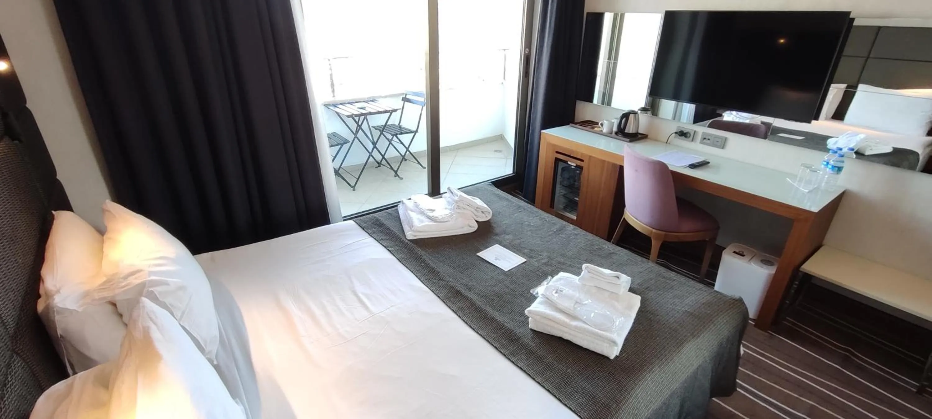 Shower, Bed in Cihangir Hotel Bosphorus