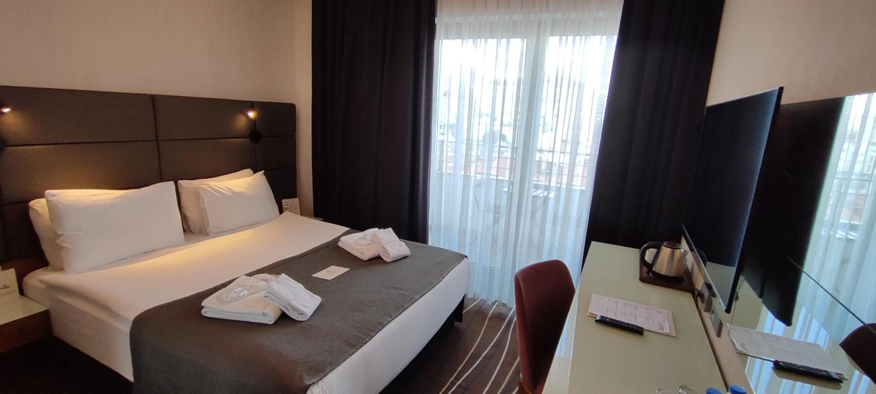 Shower, Bed in Cihangir Hotel Bosphorus