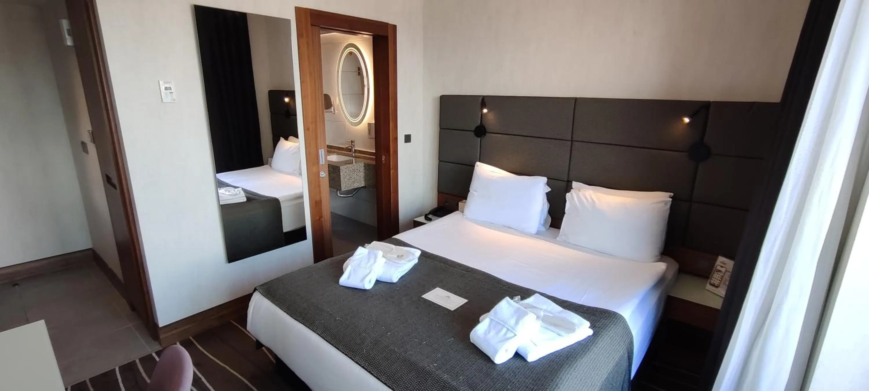 Shower, Bed in Cihangir Hotel Bosphorus