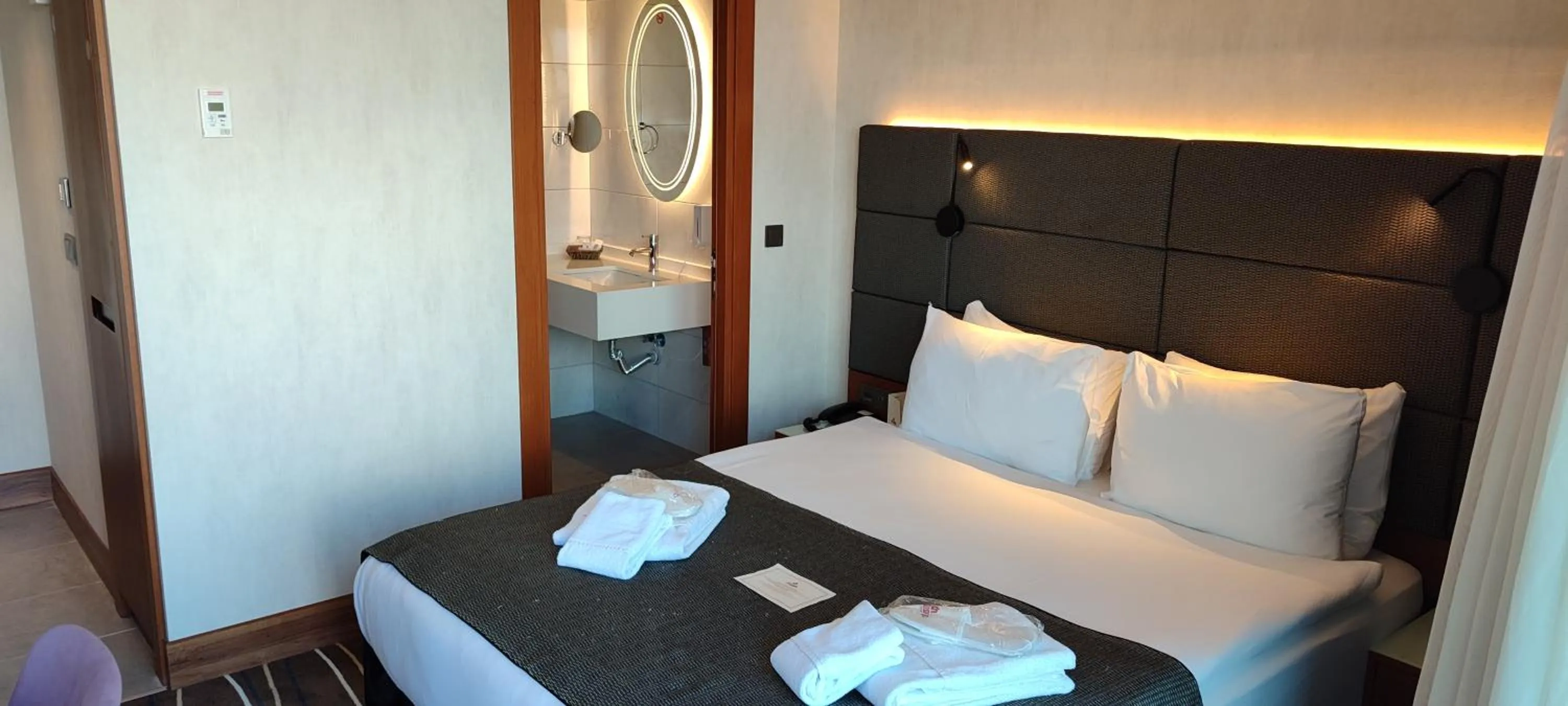 Shower, Bed in Cihangir Hotel Bosphorus
