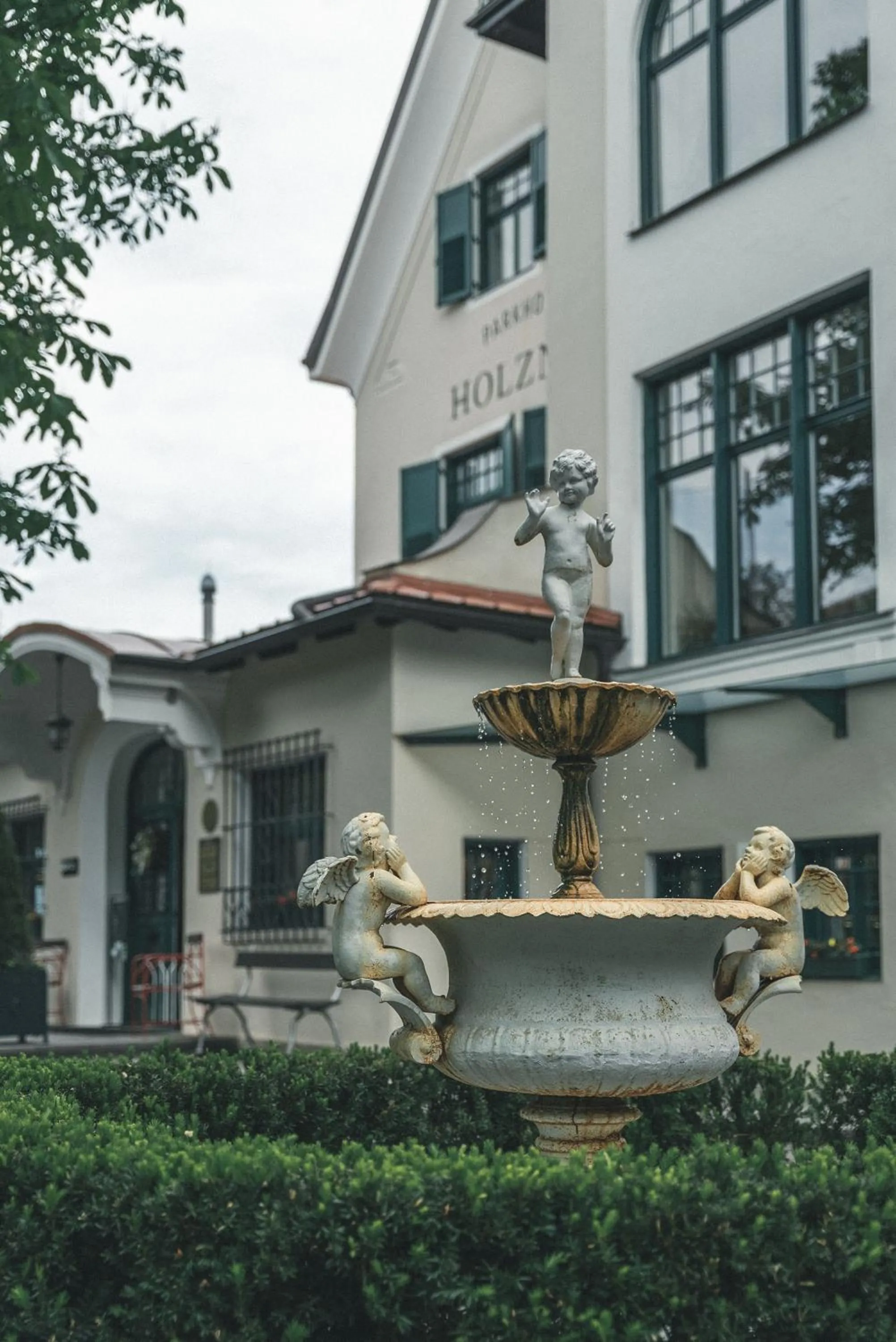 Property building in Parkhotel Holzner