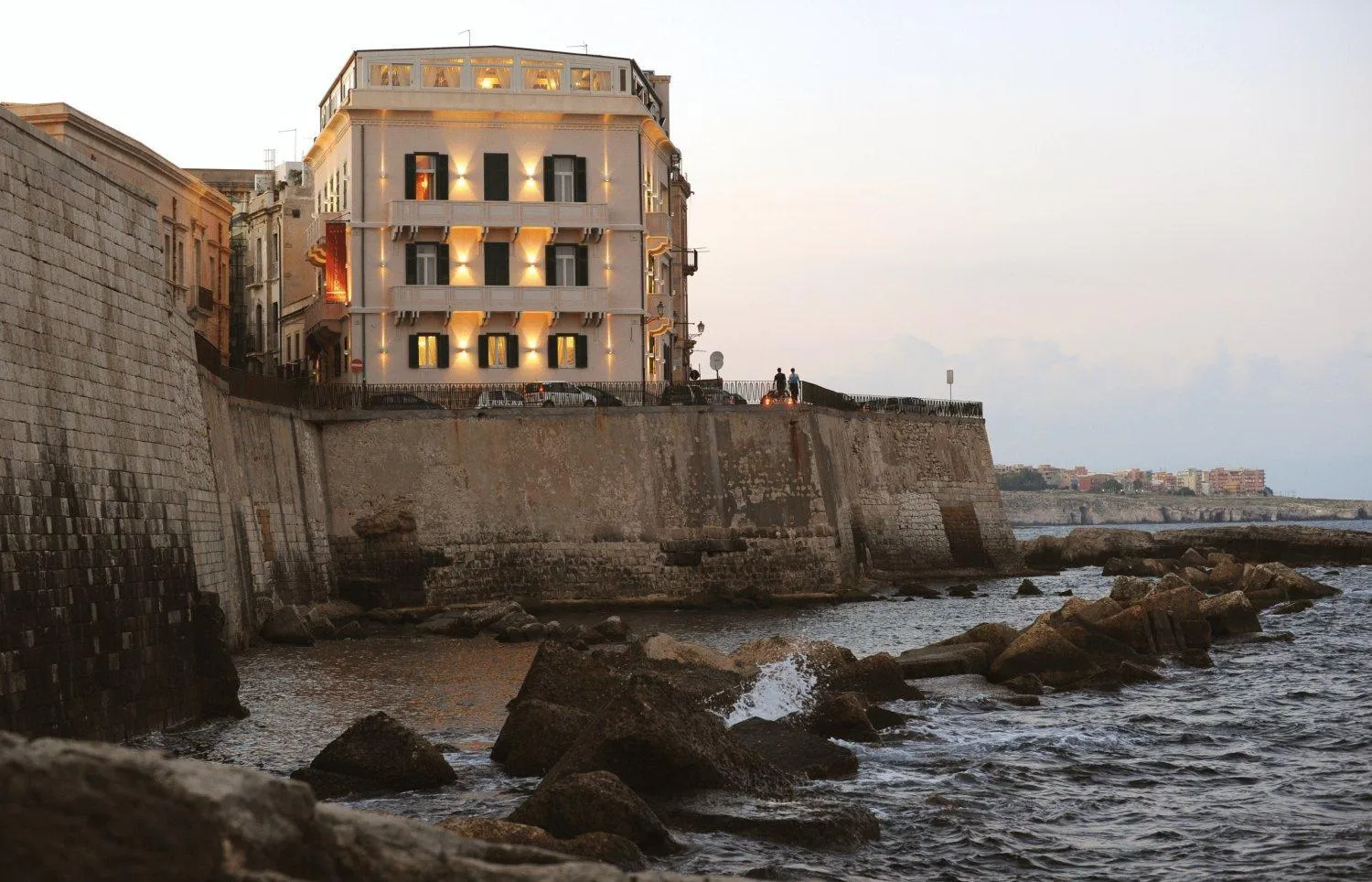 Facade/entrance in Livingston Hotel