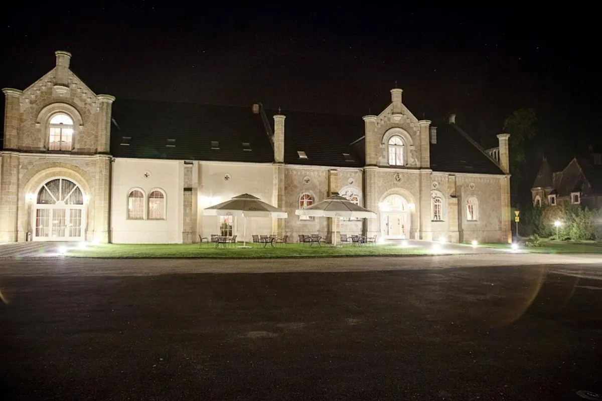 Property building in Pałac Brunów - Wellness & SPA