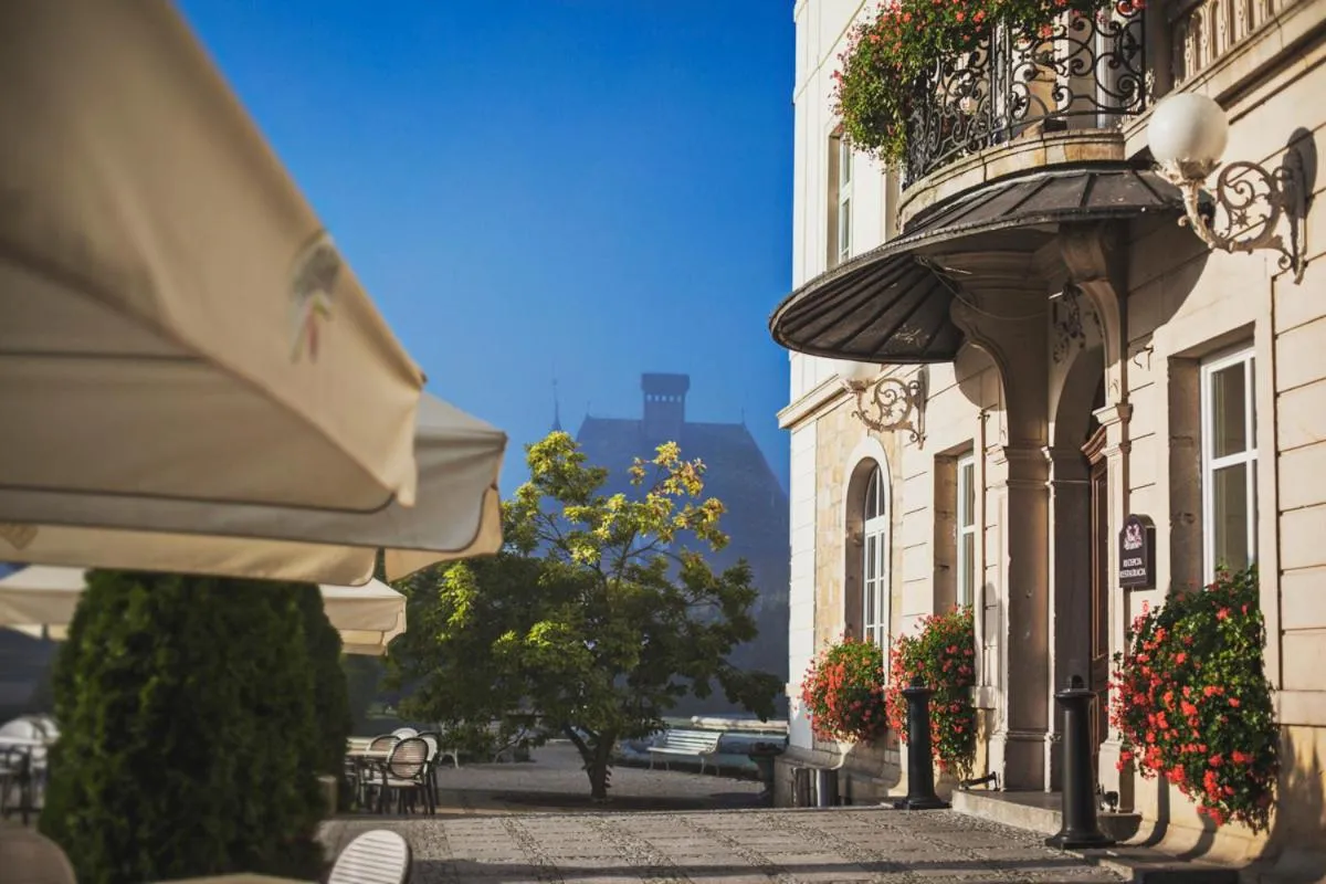 Property building in Pałac Brunów - Wellness & SPA