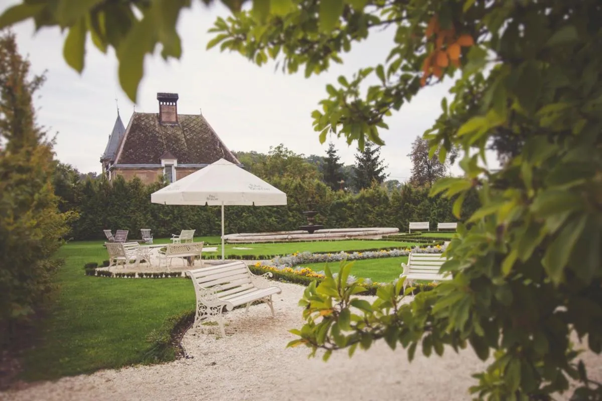 Patio in Pałac Brunów - Wellness & SPA