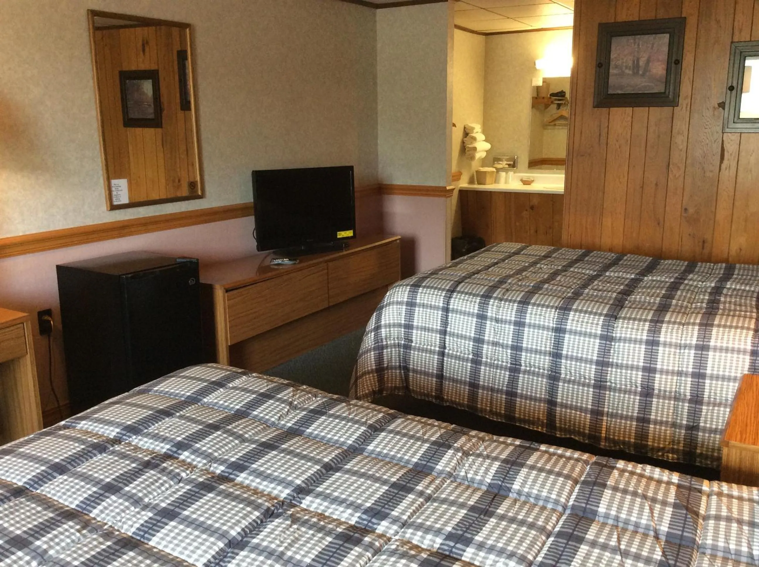 Photo of the whole room, Bed in The Royal Inn
