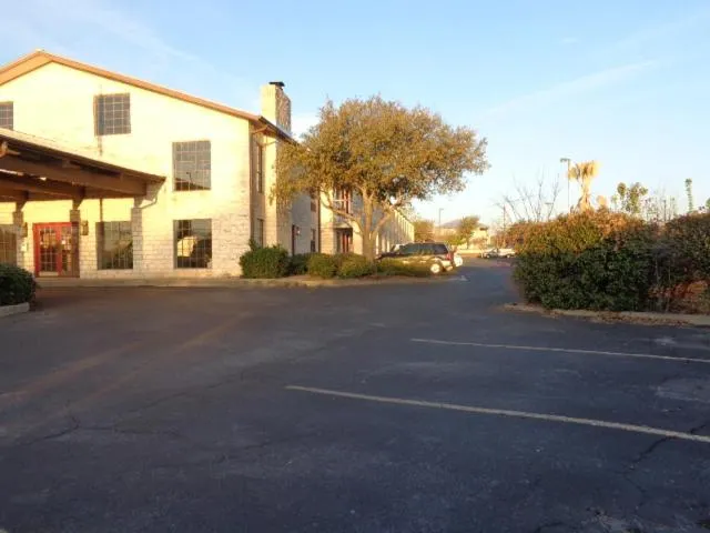 Property building in Windcrest Inn and Suites