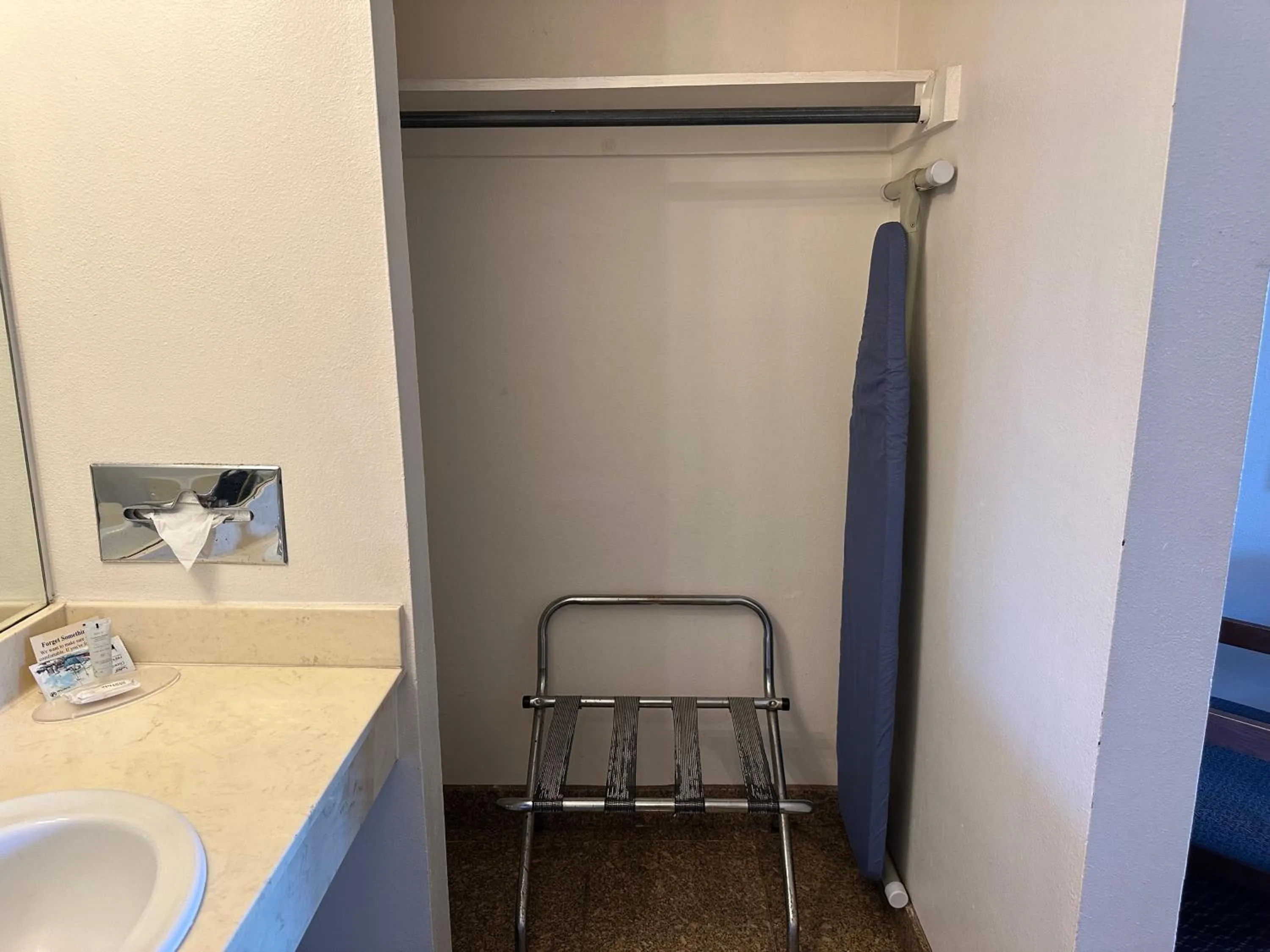 Windcrest Inn and Suites