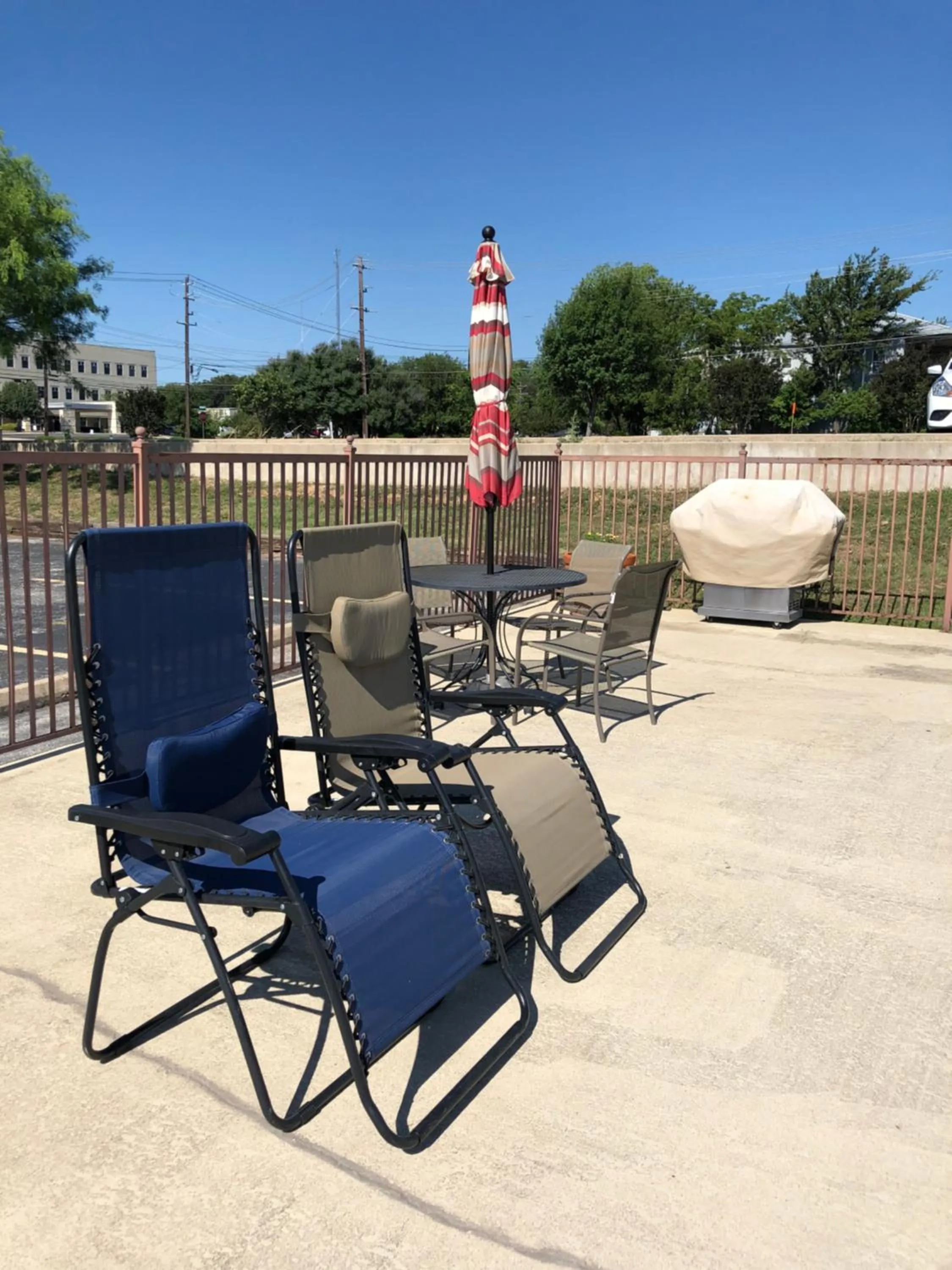 sunbed in Windcrest Inn and Suites