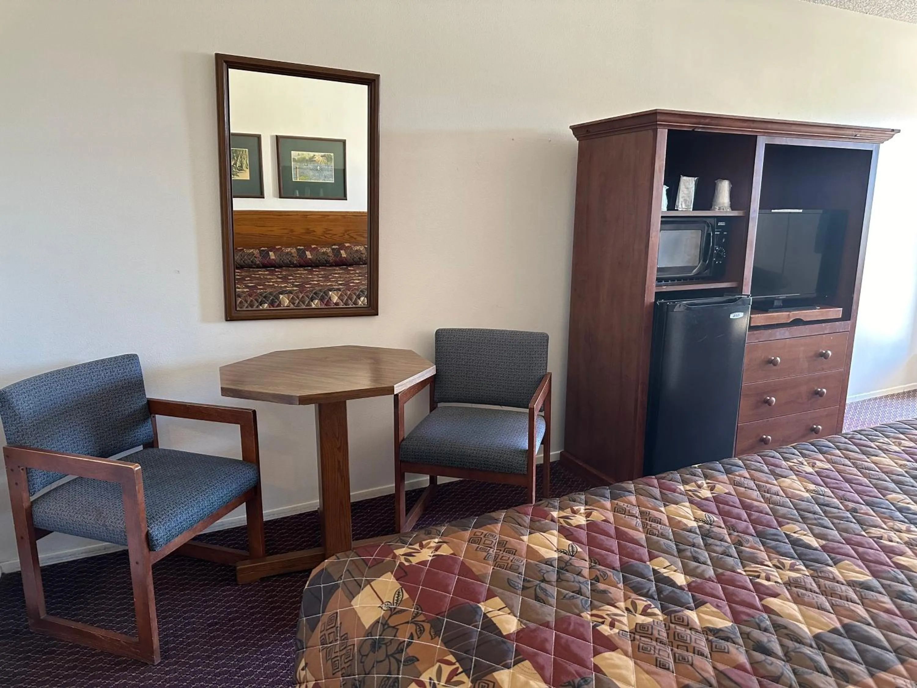 Windcrest Inn and Suites