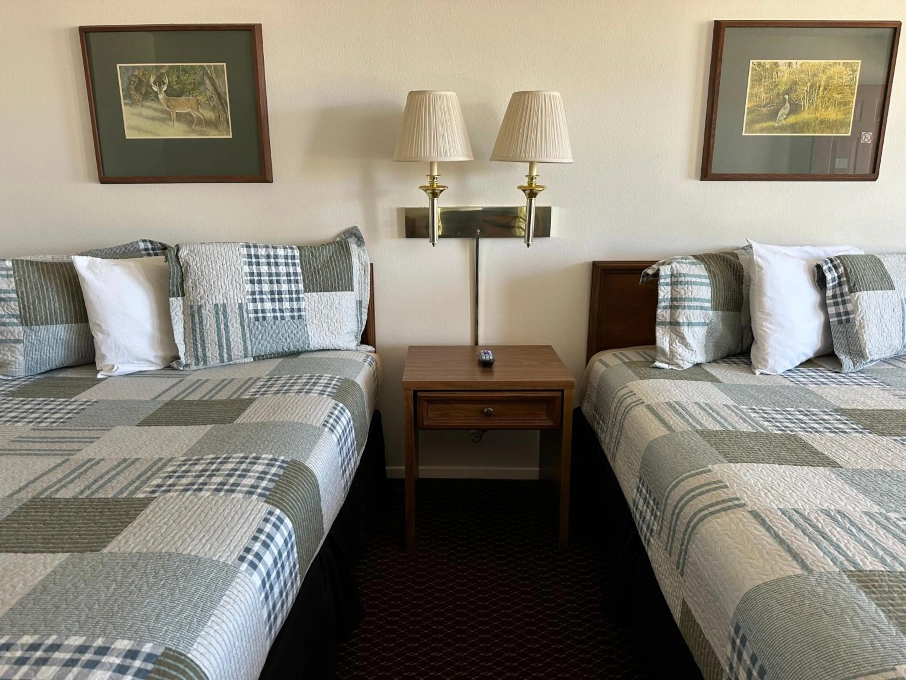 Bed in Windcrest Inn and Suites