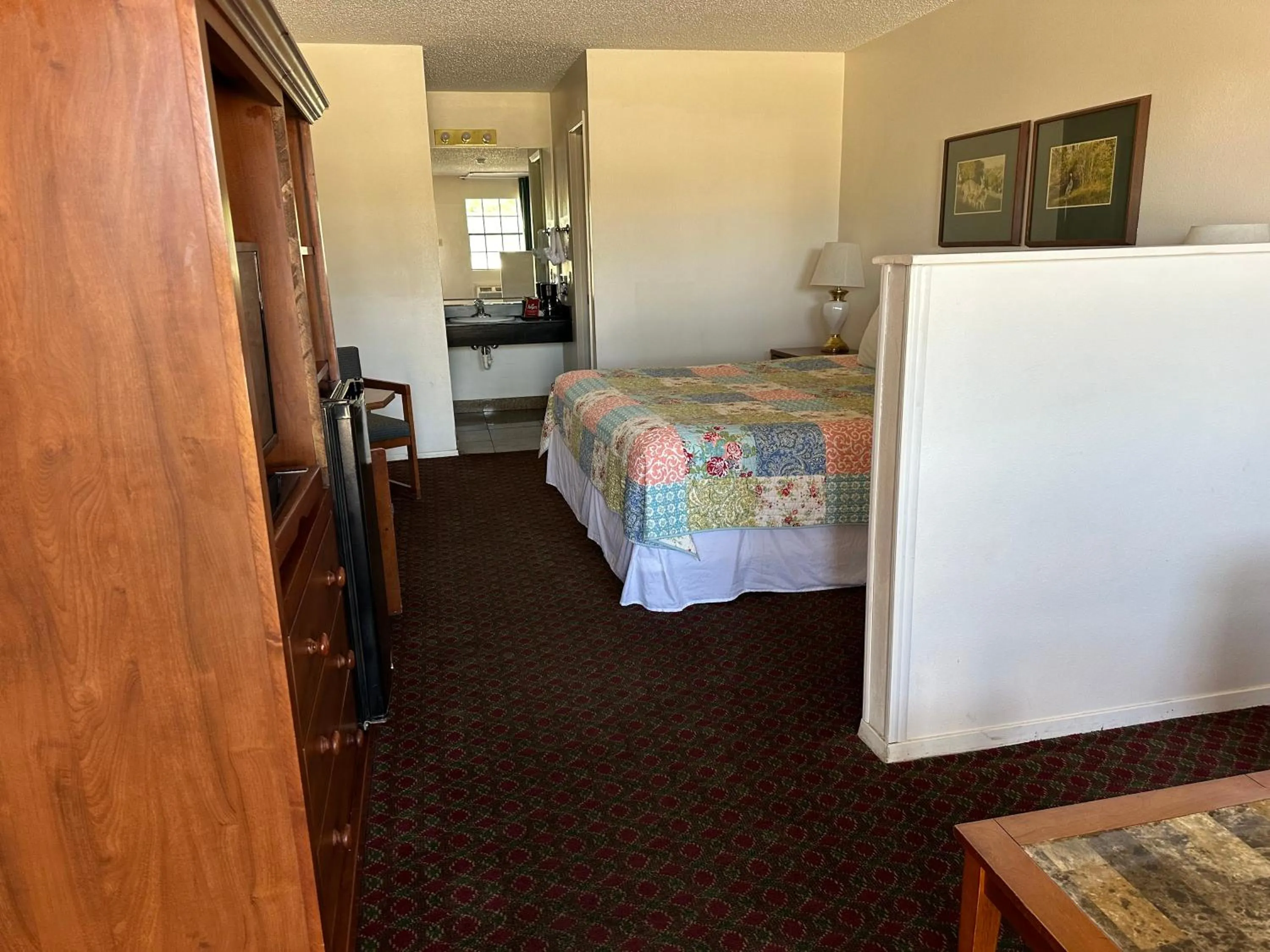 Windcrest Inn and Suites