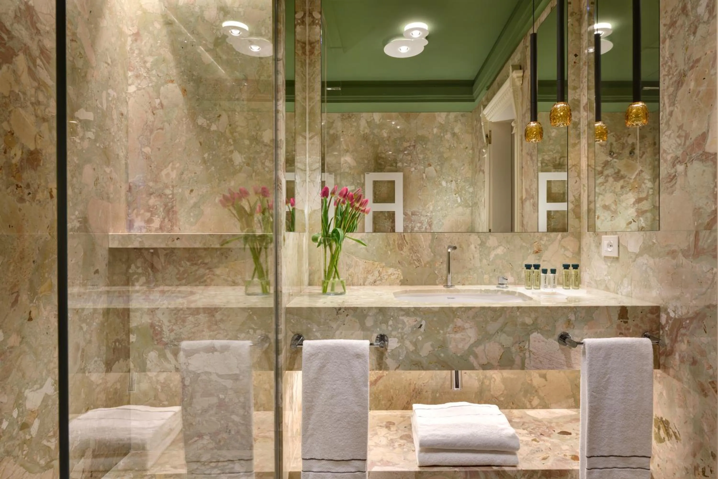 Bathroom in Villa Cortine Palace Relais Chateaux