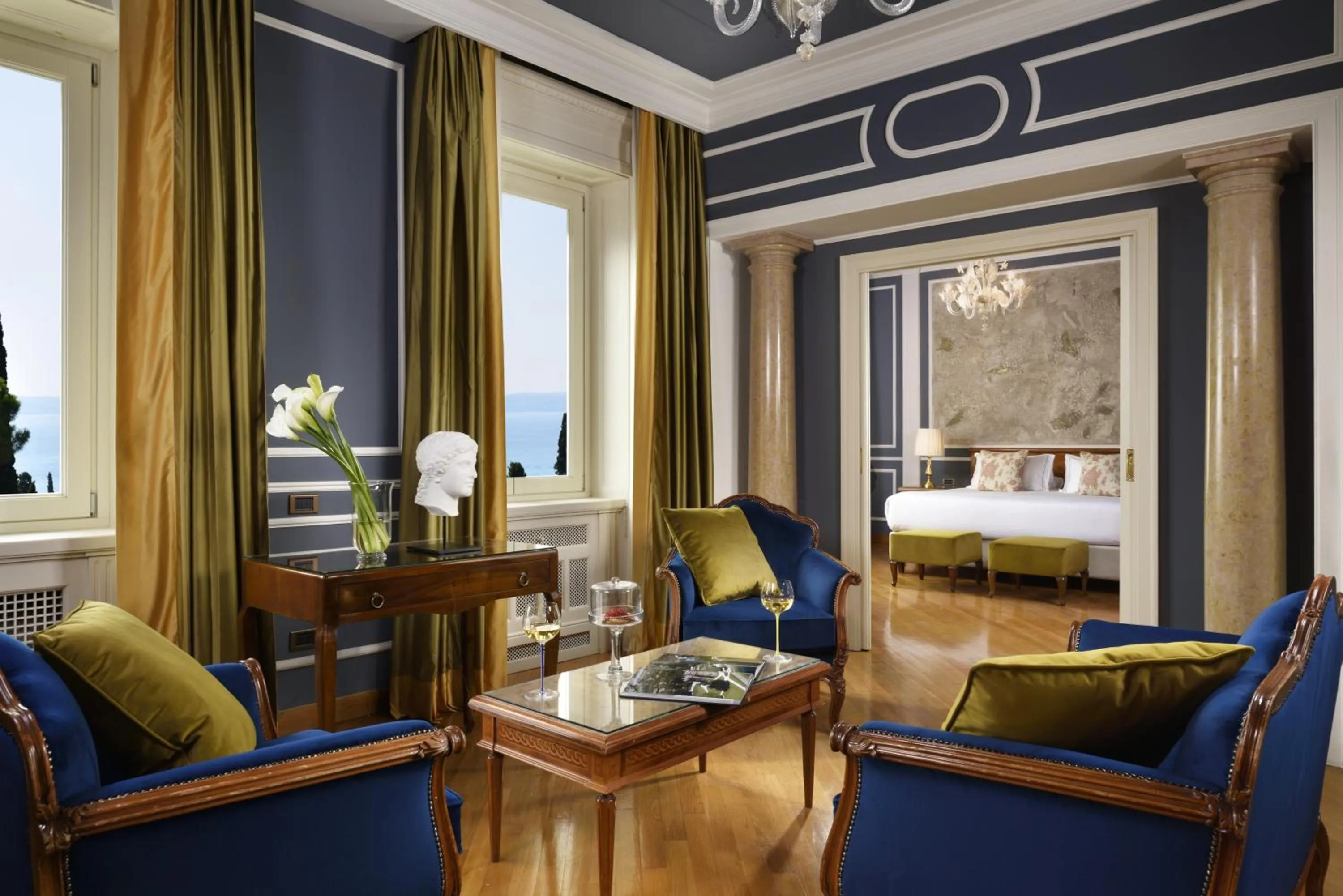 Bed in Villa Cortine Palace Relais Chateaux