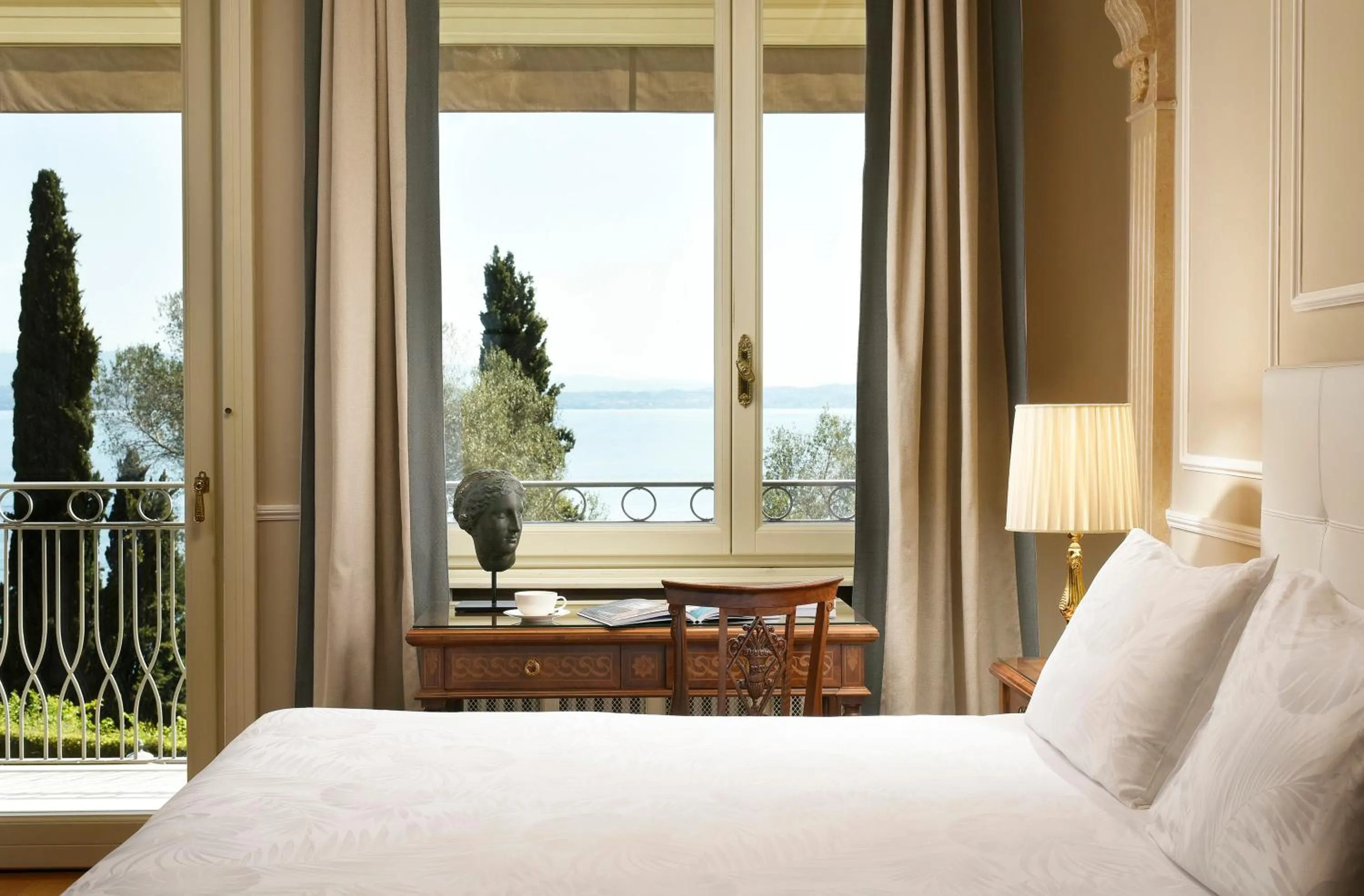 Photo of the whole room, Bed in Villa Cortine Palace Relais Chateaux