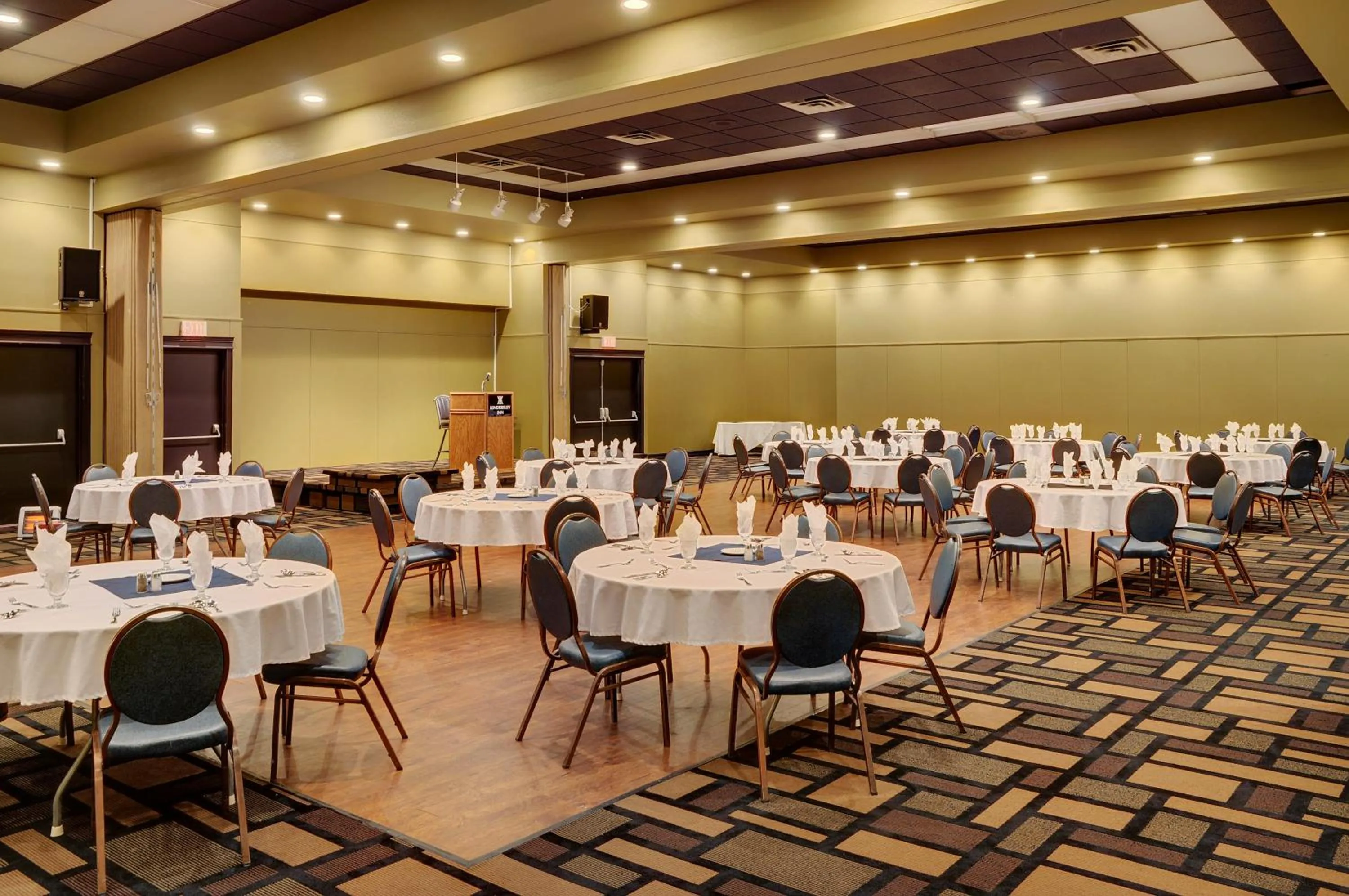 Food and drinks in Kindersley Inn