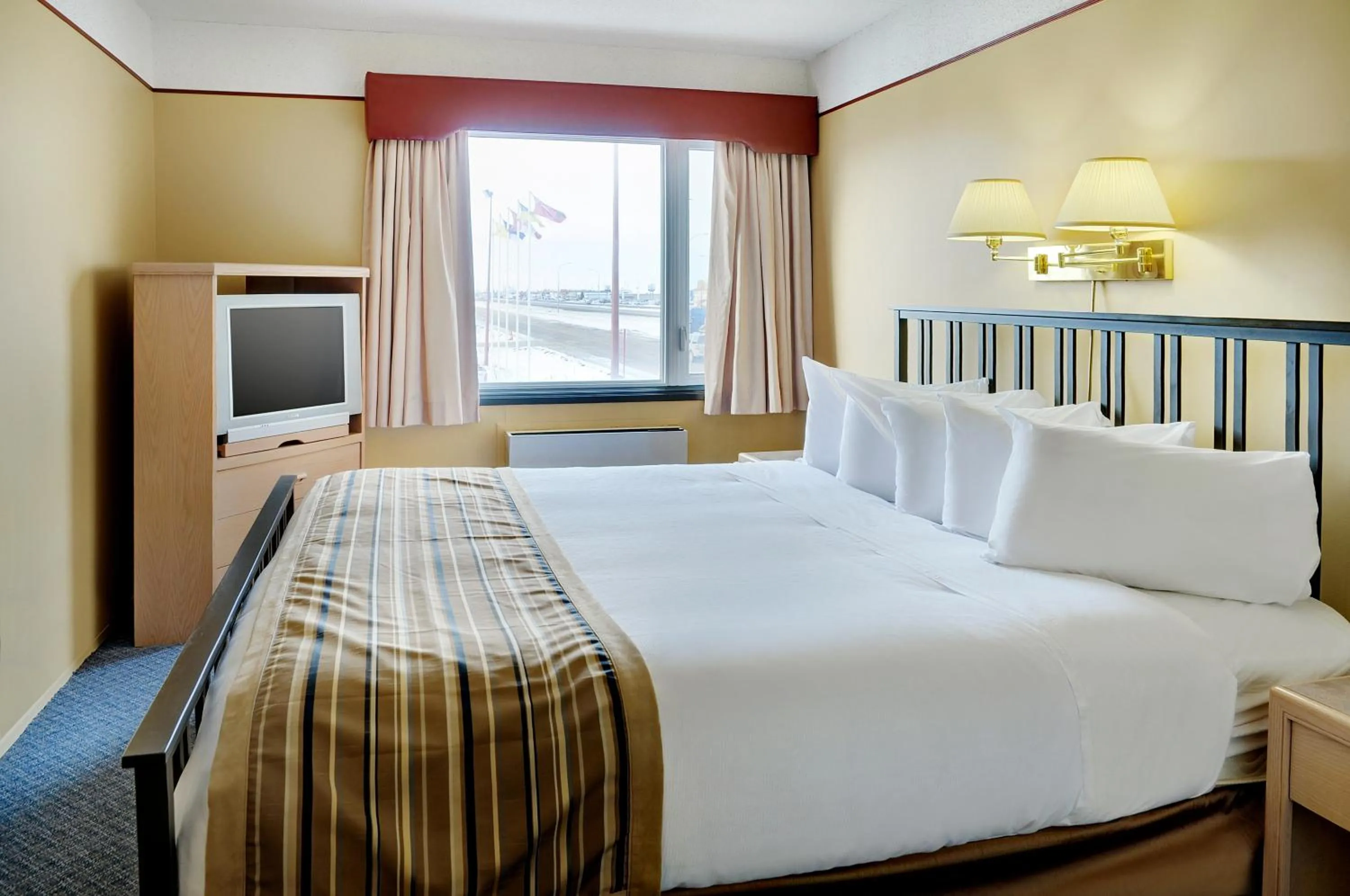 Bedroom, Bed in Kindersley Inn