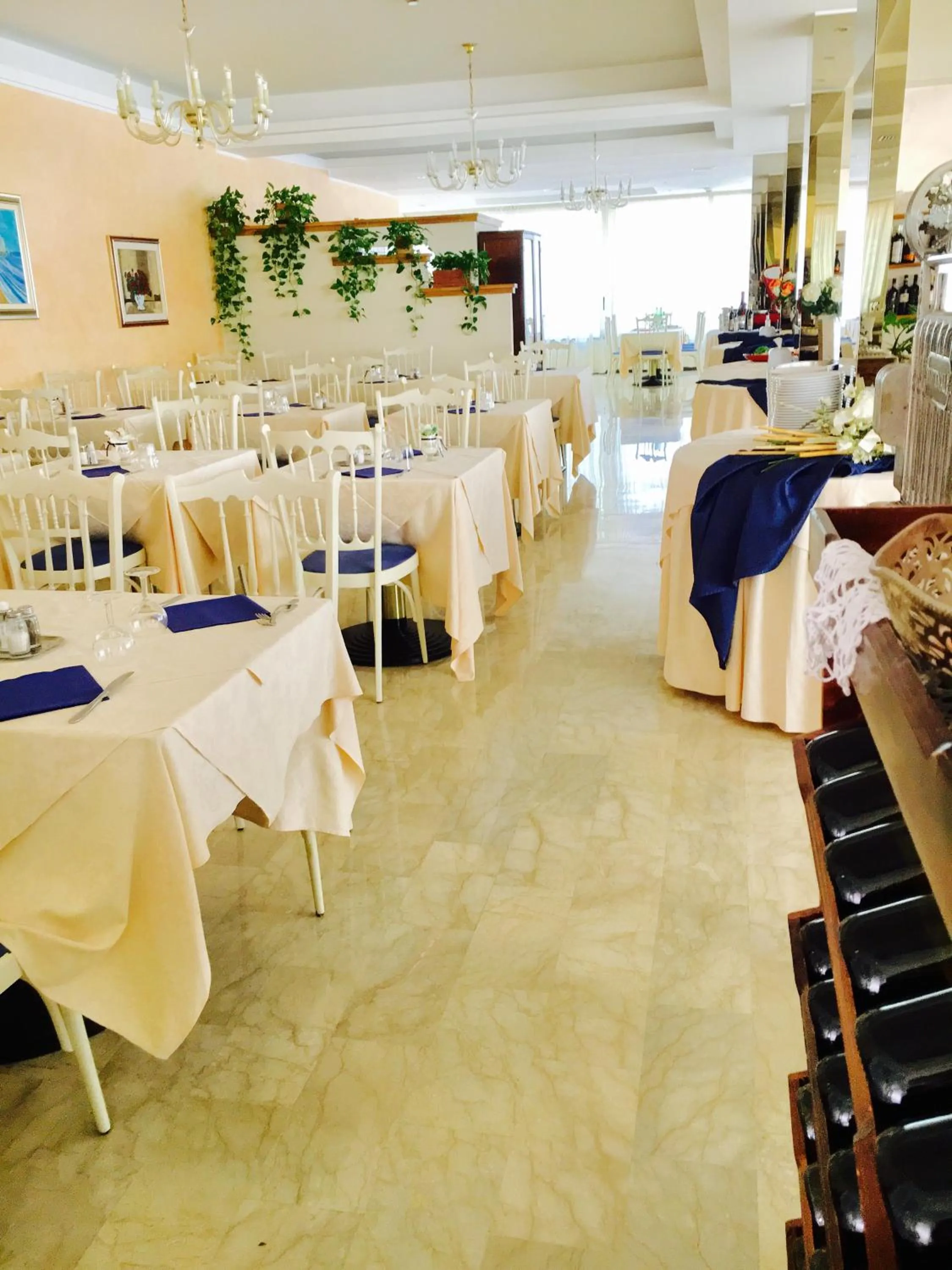 Restaurant/places to eat in Hotel De Amicis