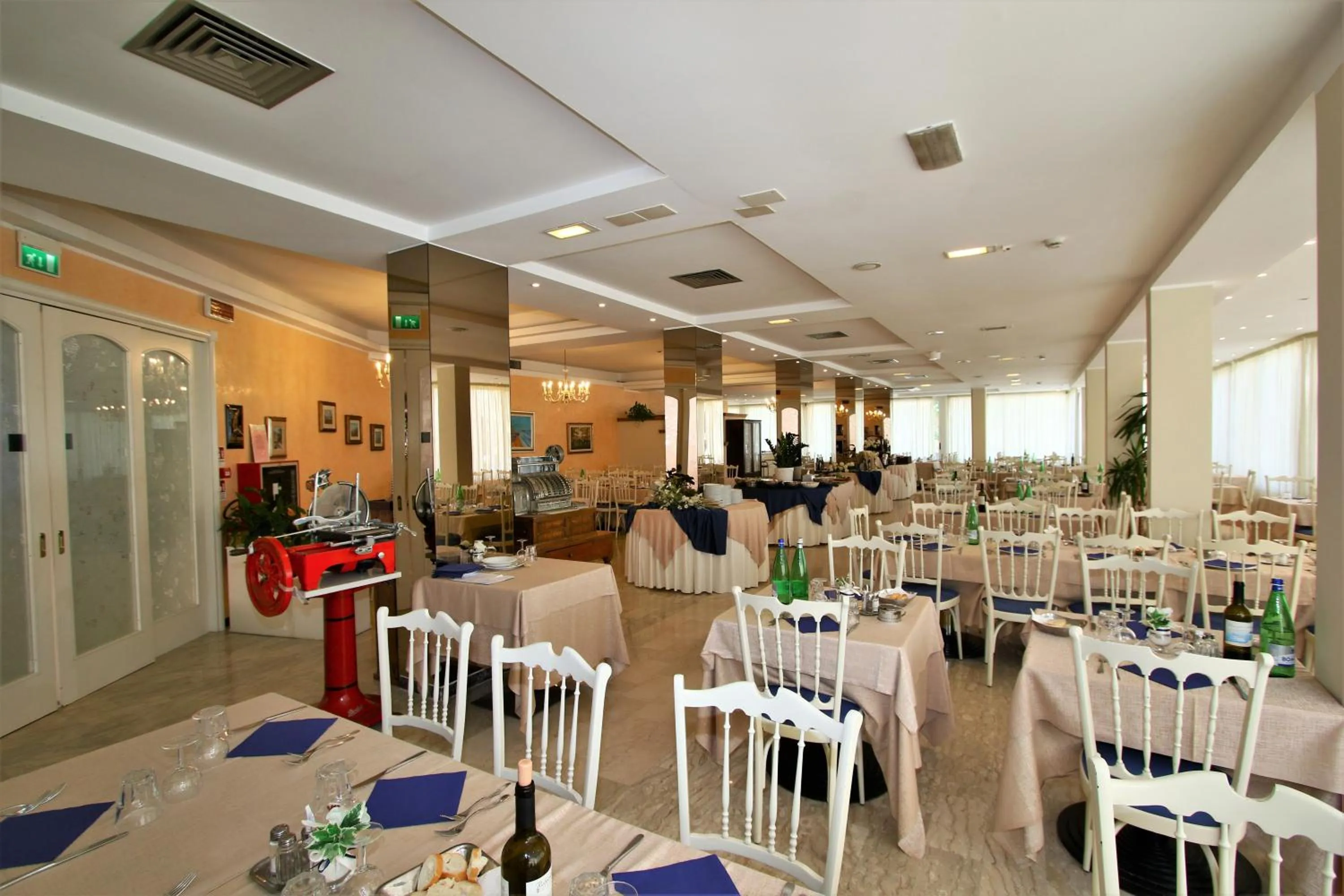 Restaurant/places to eat in Hotel De Amicis