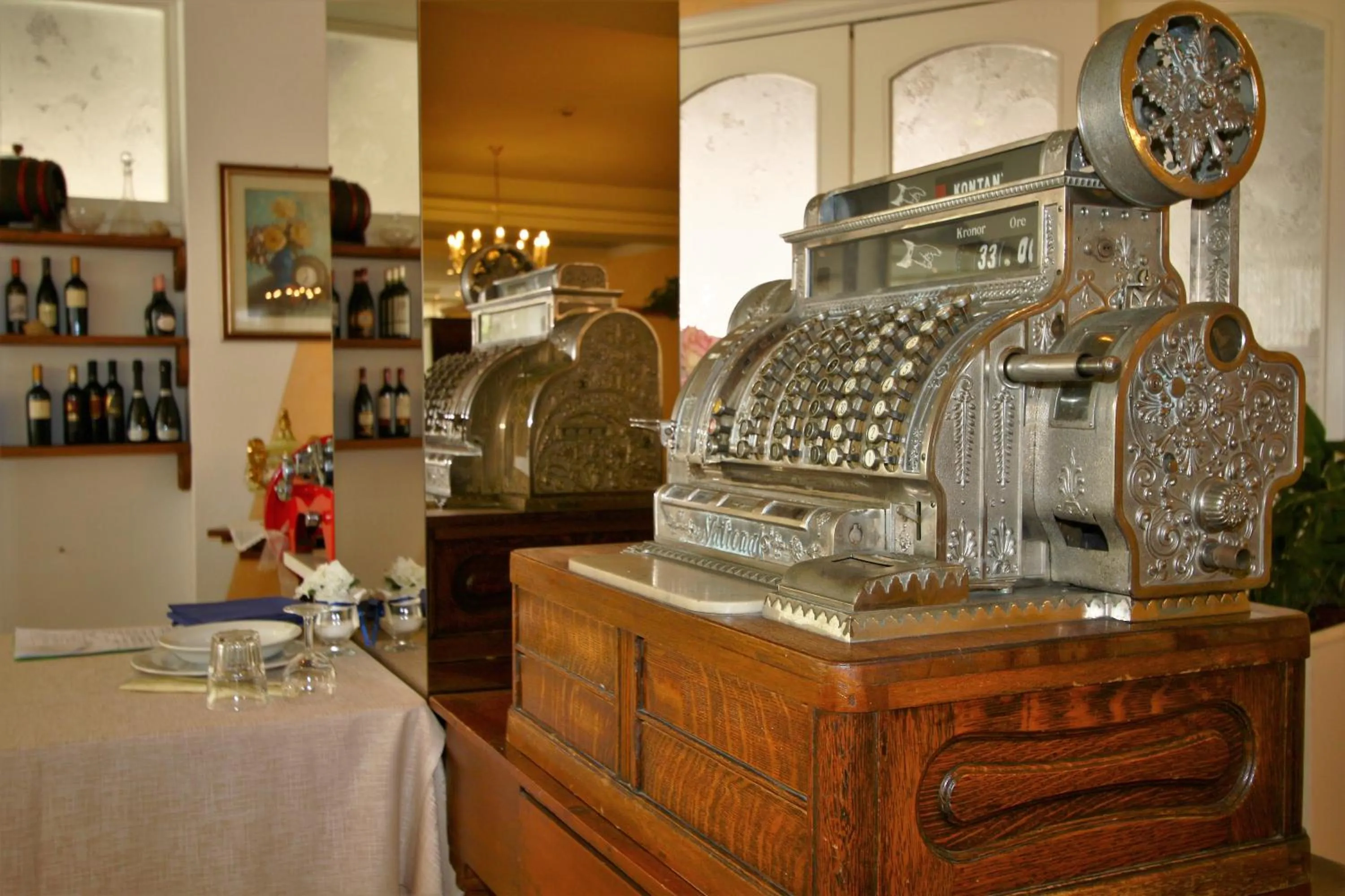 Restaurant/places to eat in Hotel De Amicis