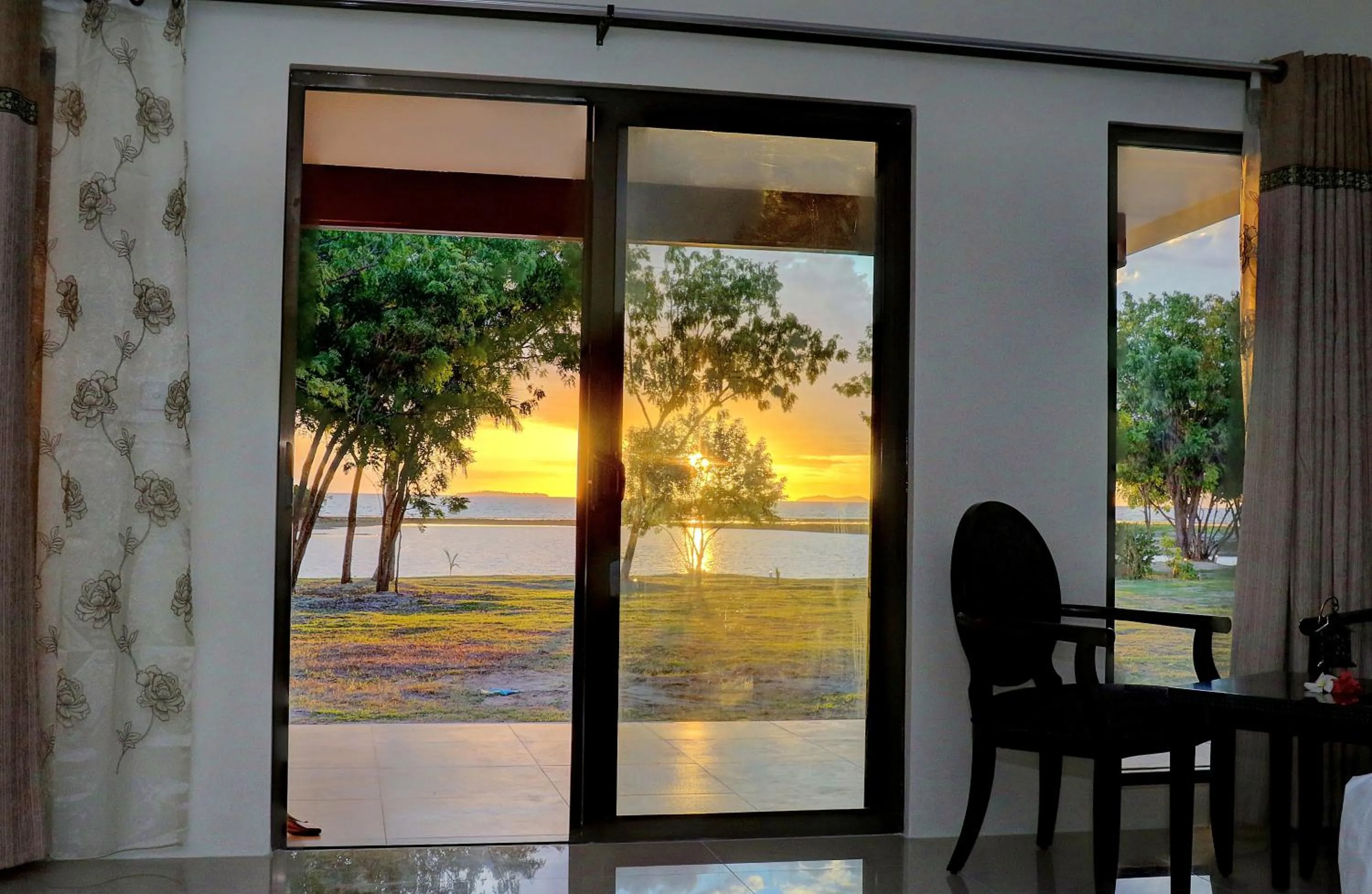 Patio in Parkside Nila Beach Resort