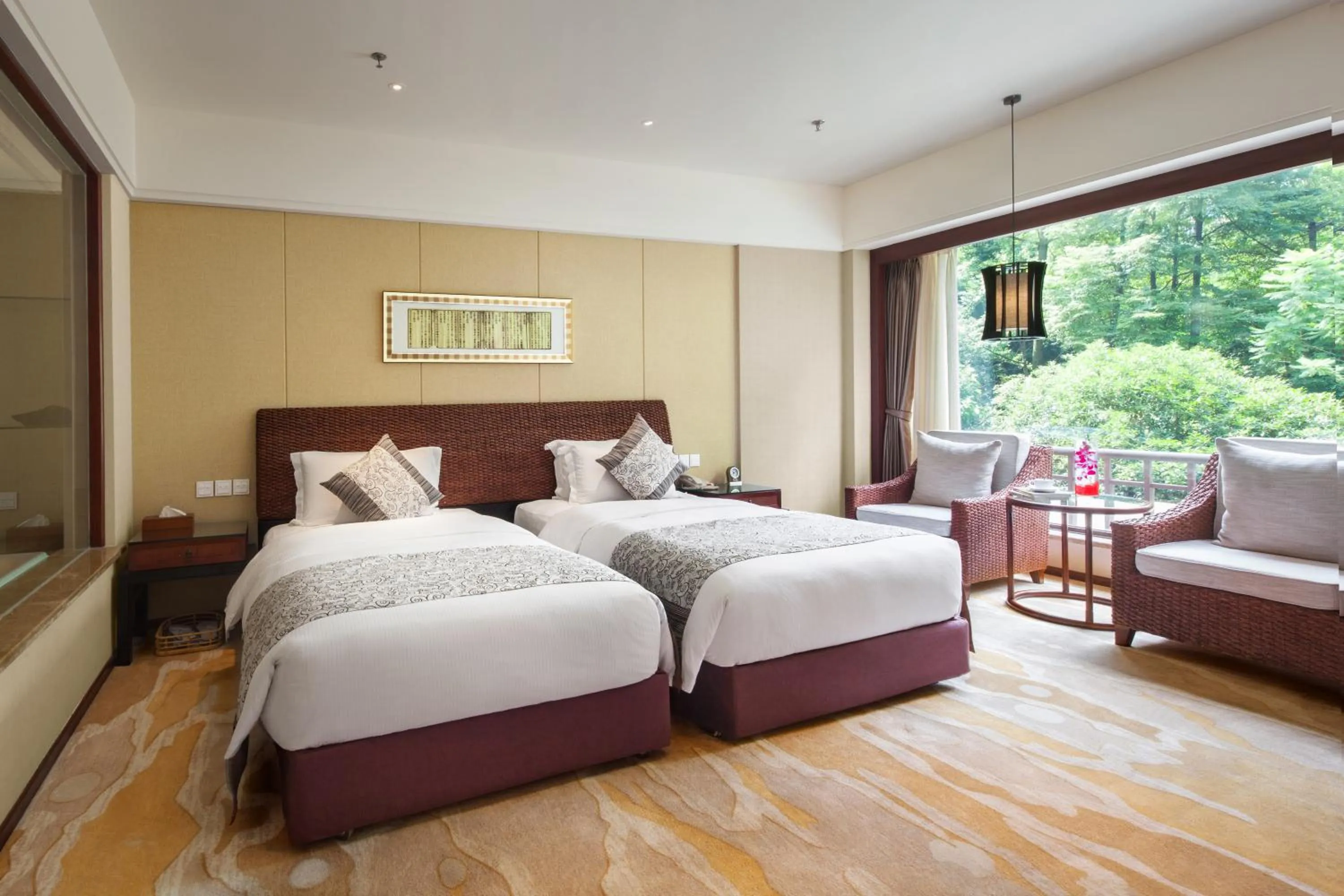 Photo of the whole room, Bed in Howard Johnson Conference Resort Chengdu