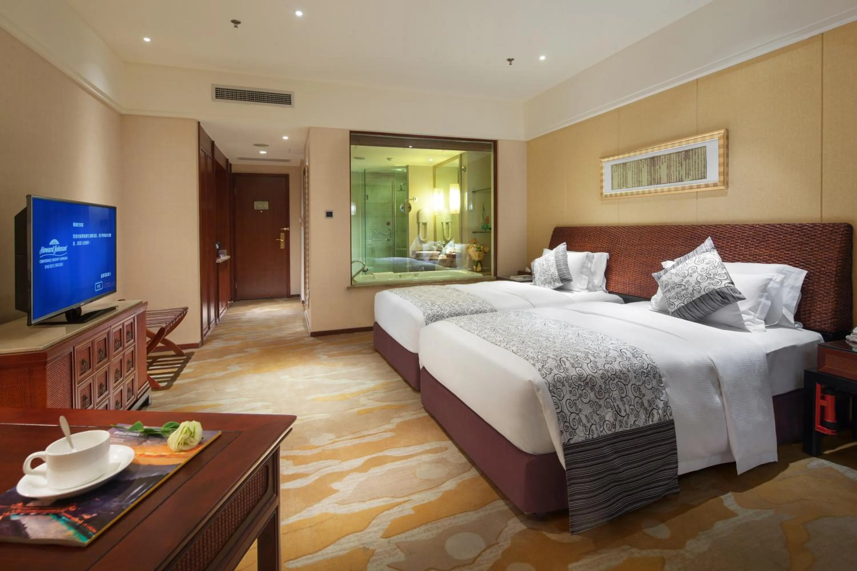 Photo of the whole room, Bed in Howard Johnson Conference Resort Chengdu