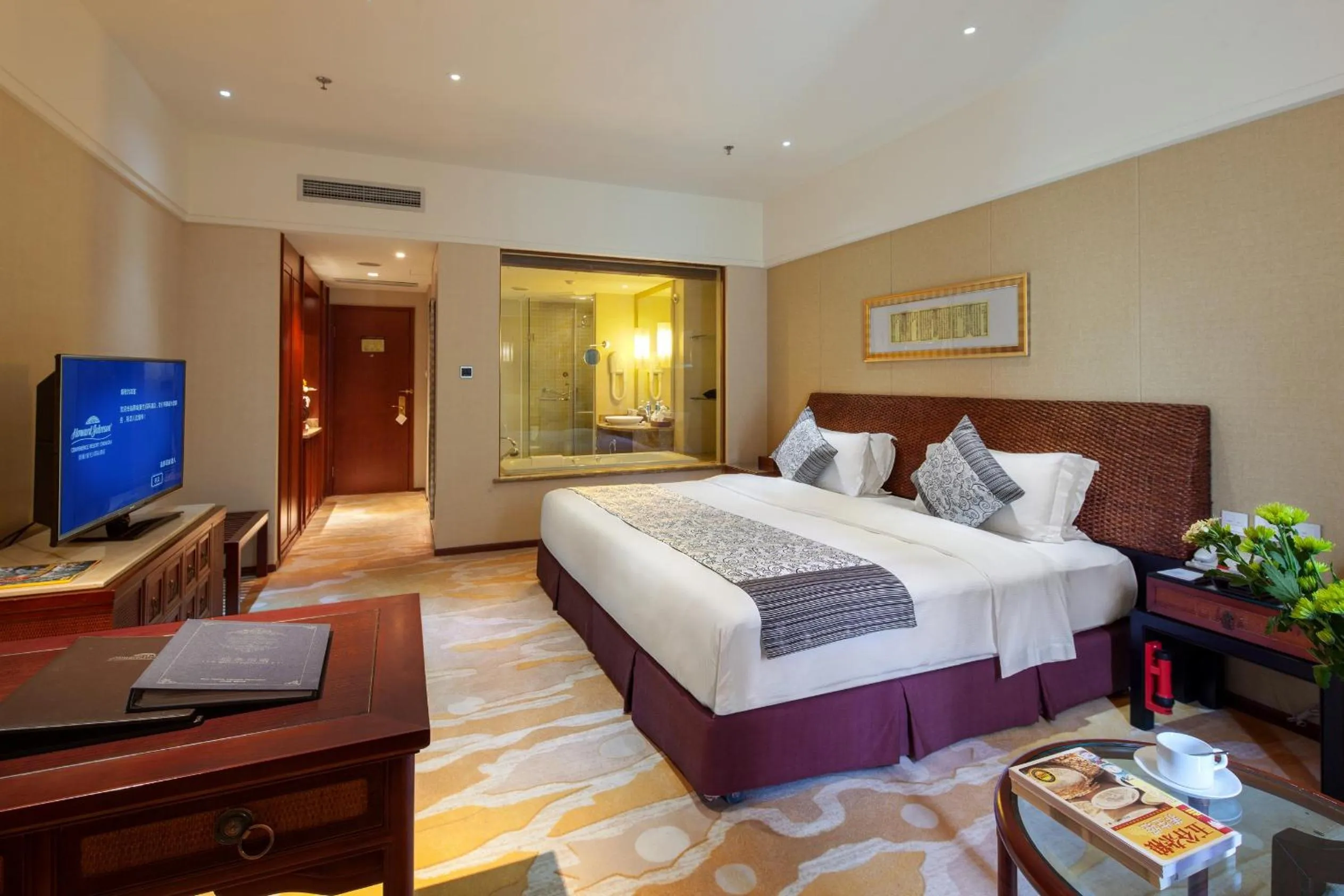 Photo of the whole room, Bed in Howard Johnson Conference Resort Chengdu