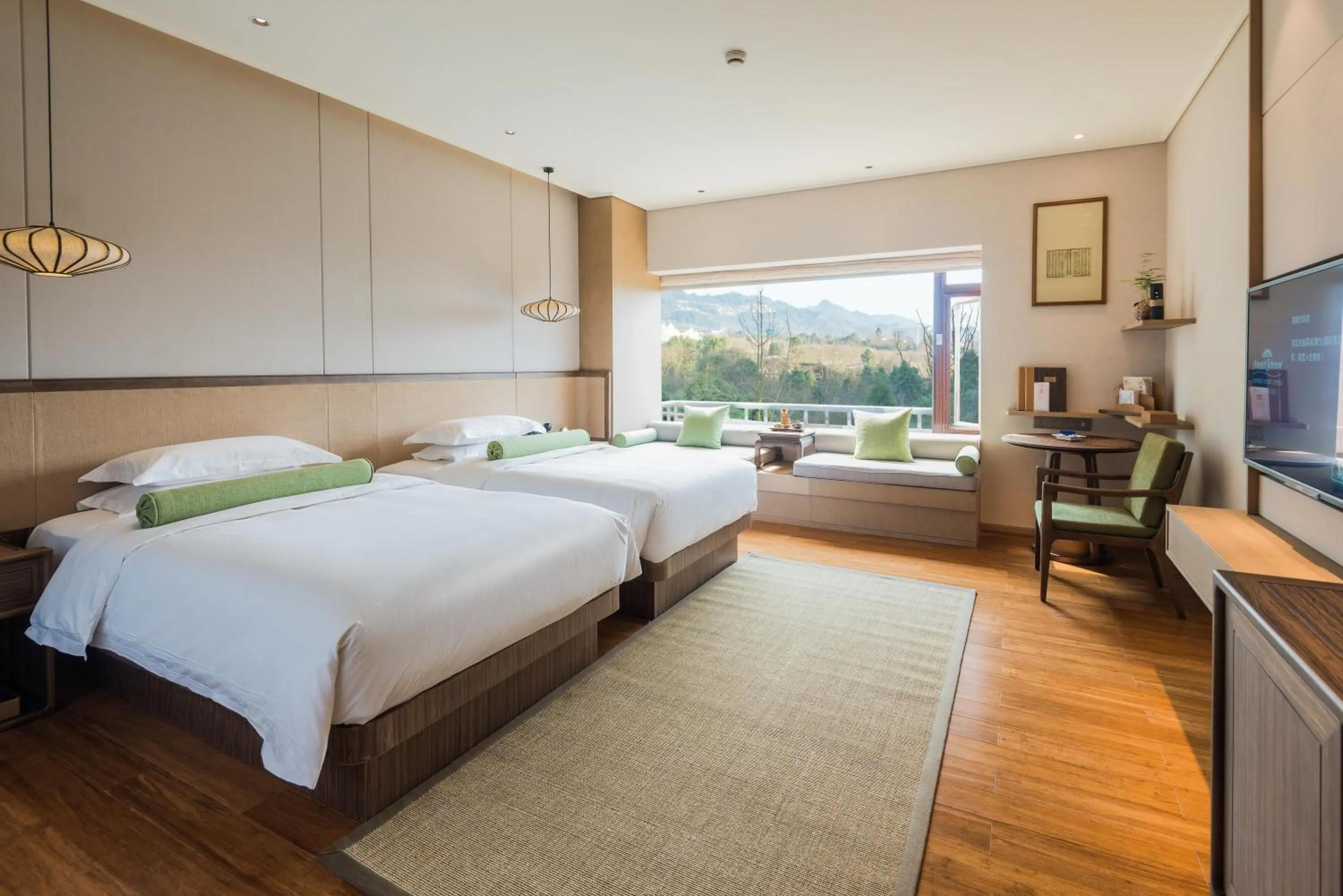 Photo of the whole room, Bed in Howard Johnson Conference Resort Chengdu