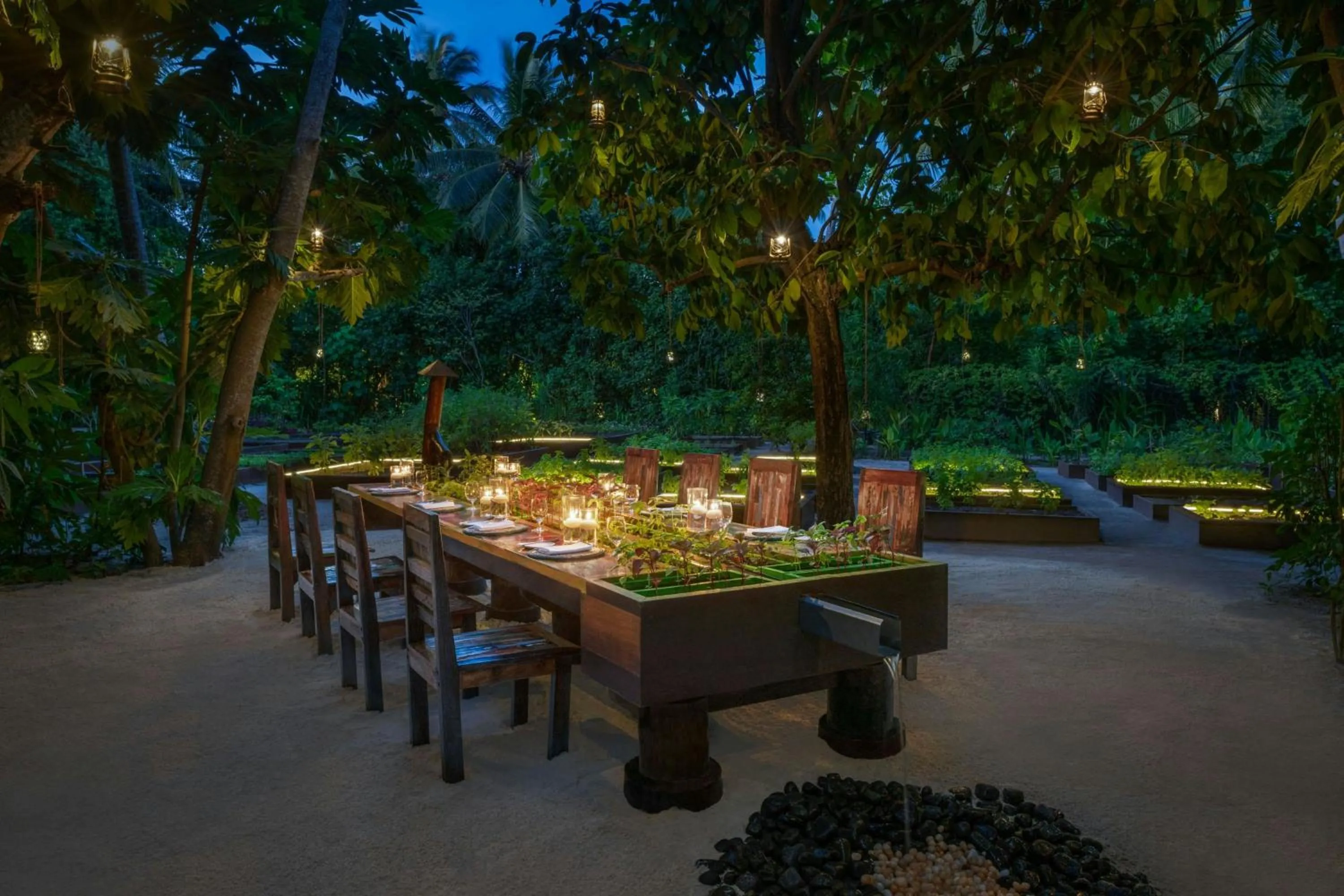 Restaurant/places to eat in The St. Regis Maldives Vommuli Resort