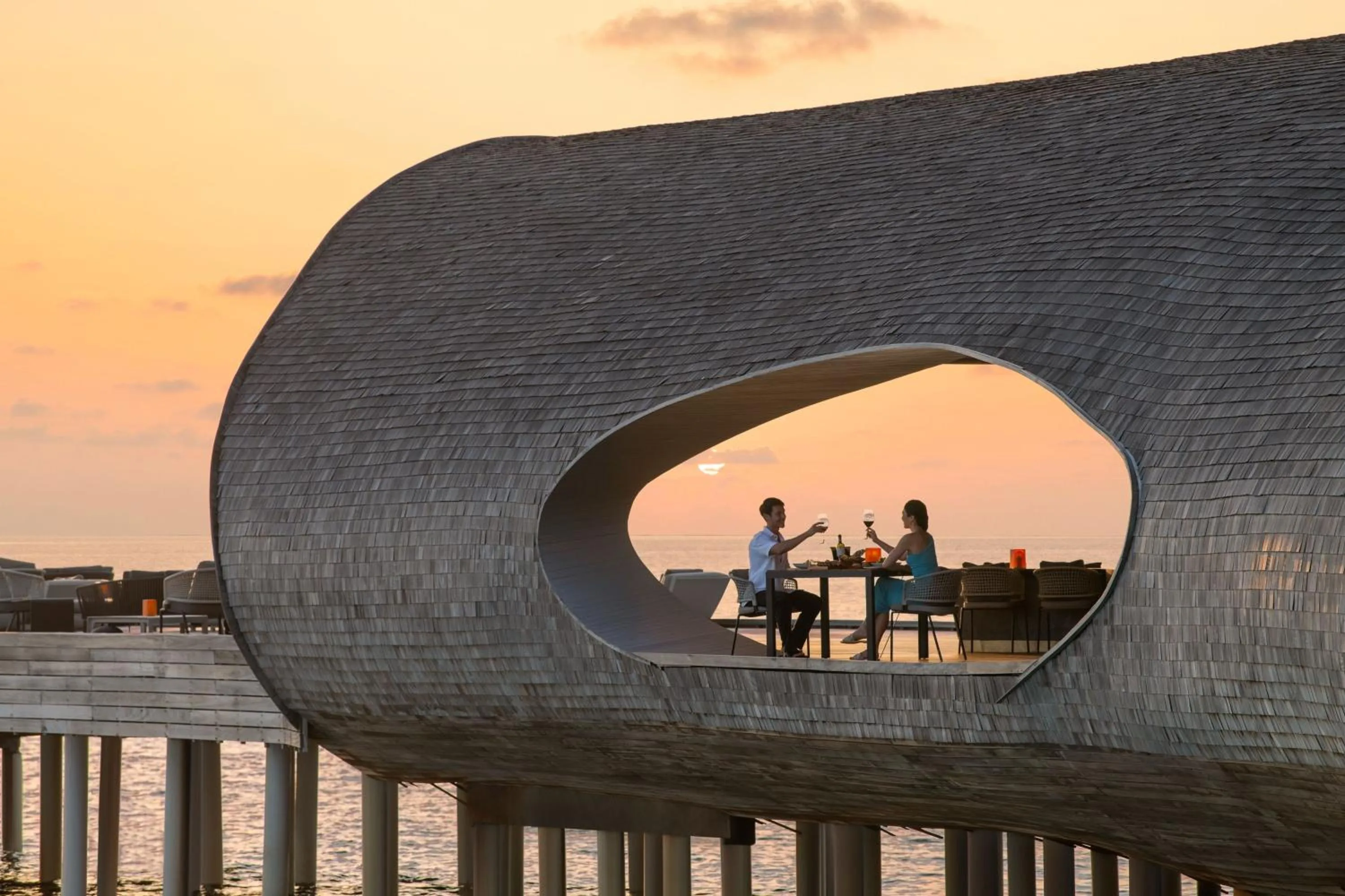 Lounge or bar in The St. Regis Maldives Vommuli Resort